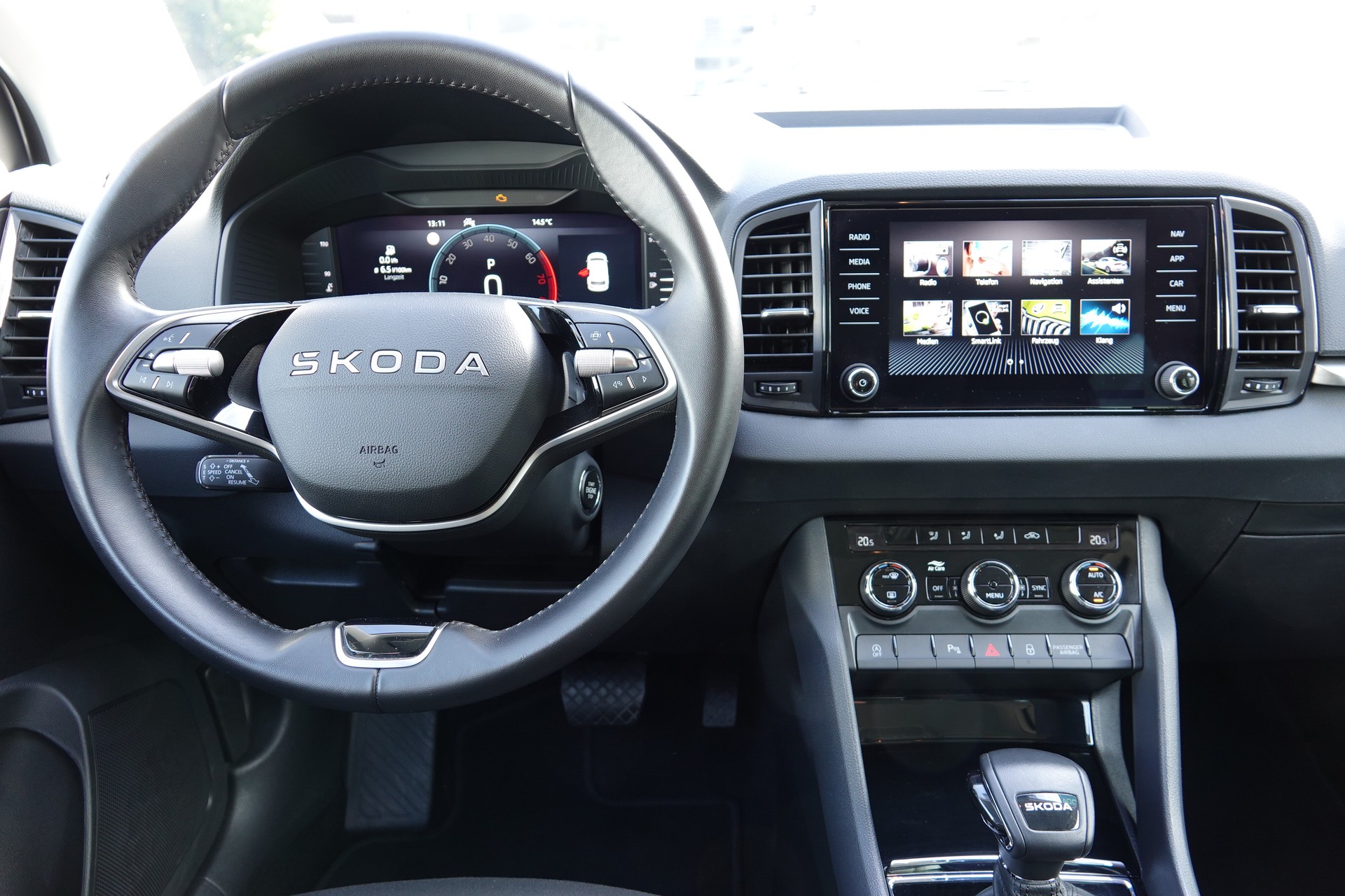 SKODA Karoq 1.5 TSI Selection DSG-image-10