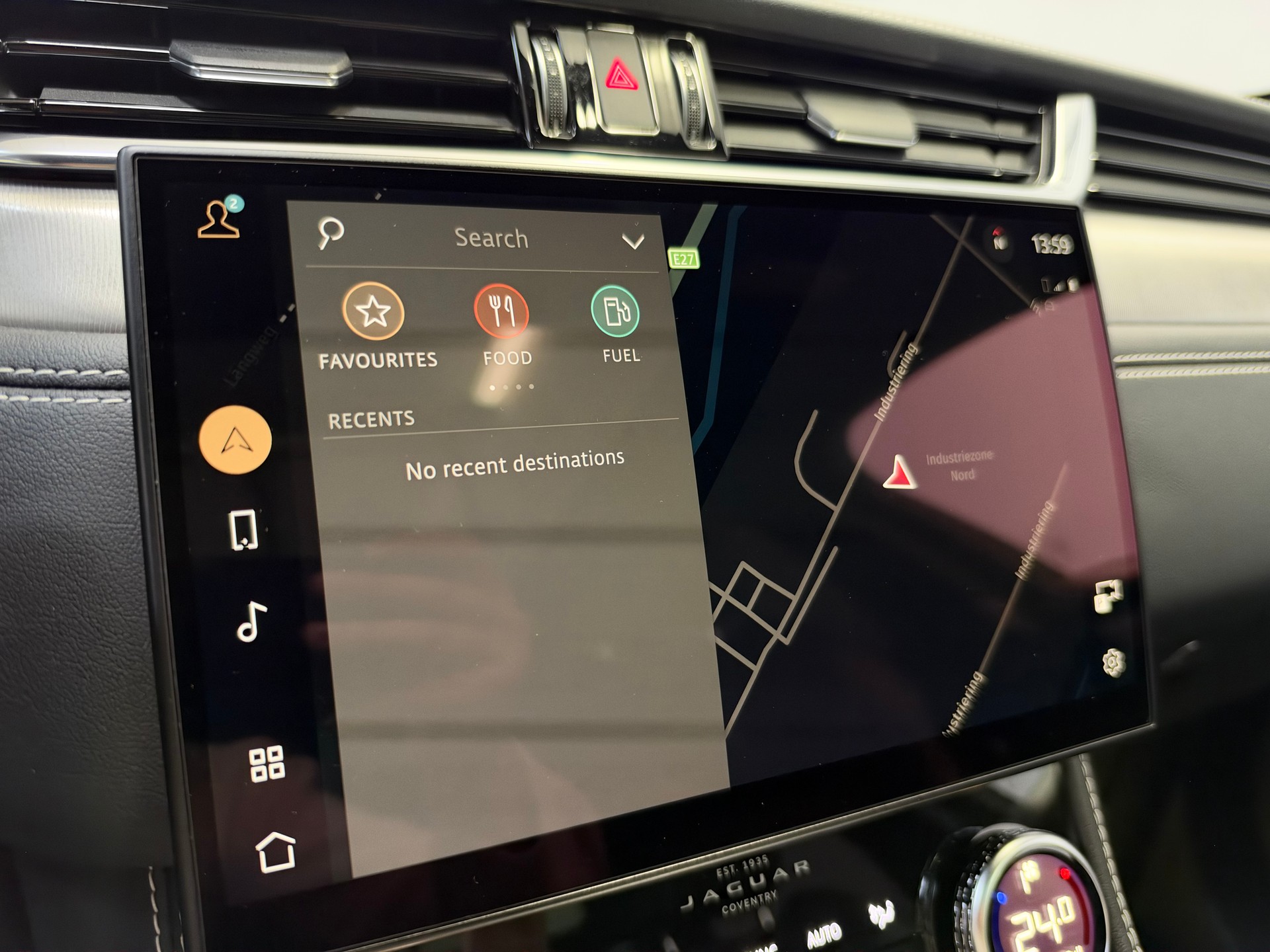 JAGUAR F-Pace 3.0 D300 R-Dynamic MHEV S AWD-image-17
