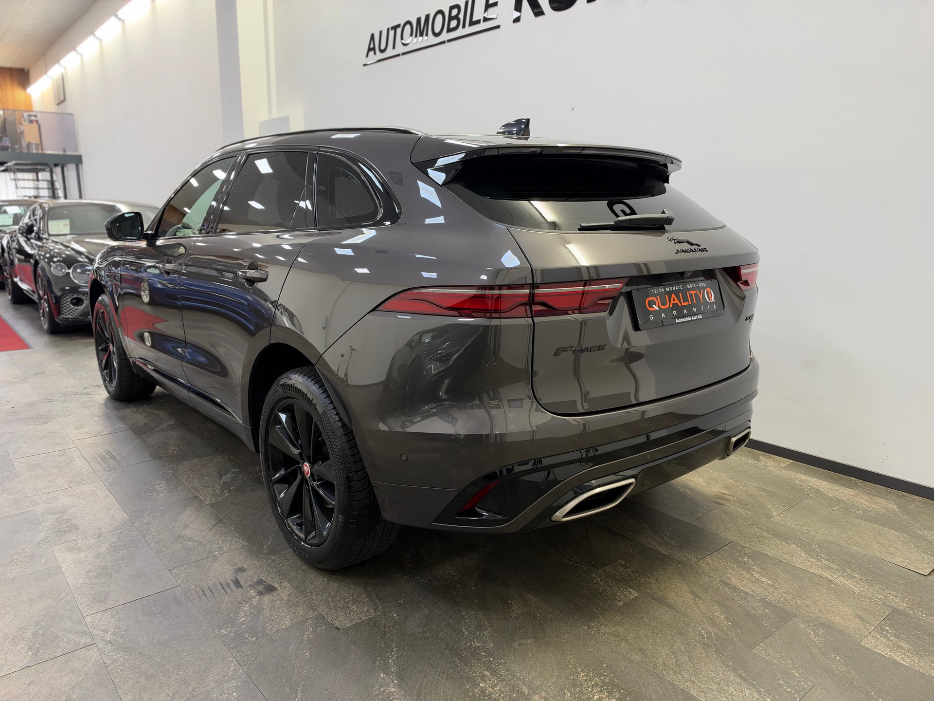 JAGUAR F-Pace 3.0 D300 R-Dynamic MHEV S AWD-image-3