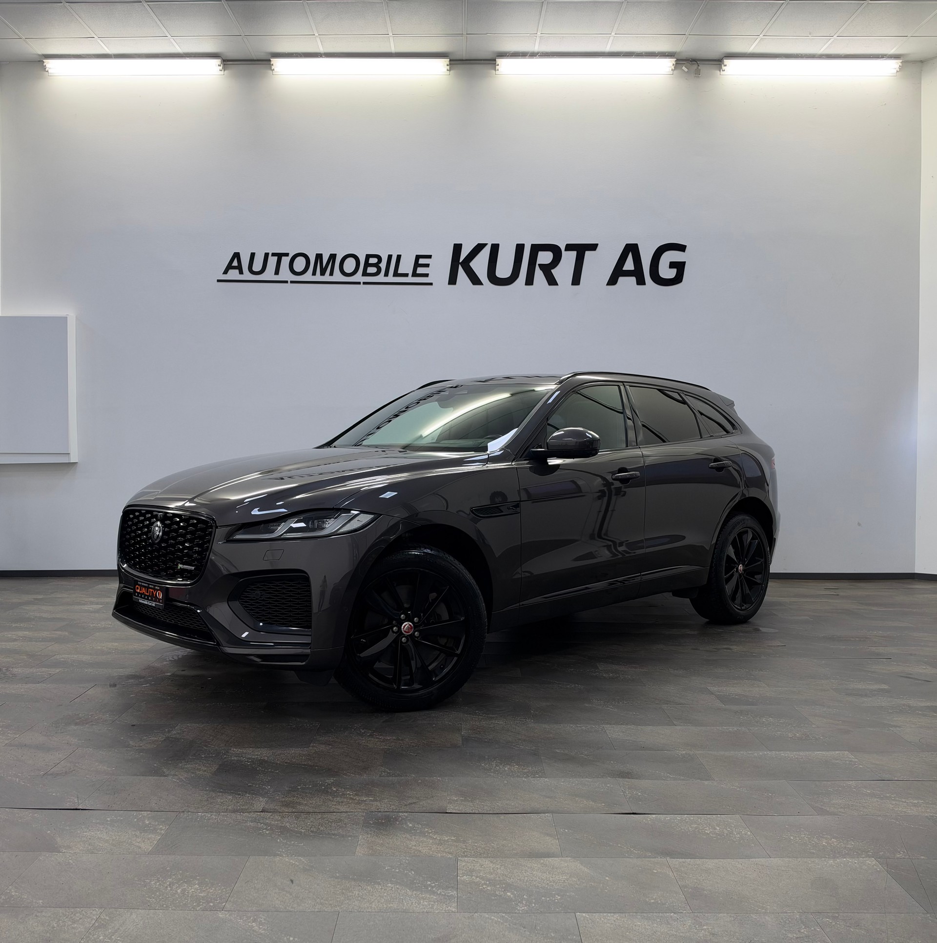 JAGUAR F-Pace 3.0 D300 R-Dynamic MHEV S AWD-image-0