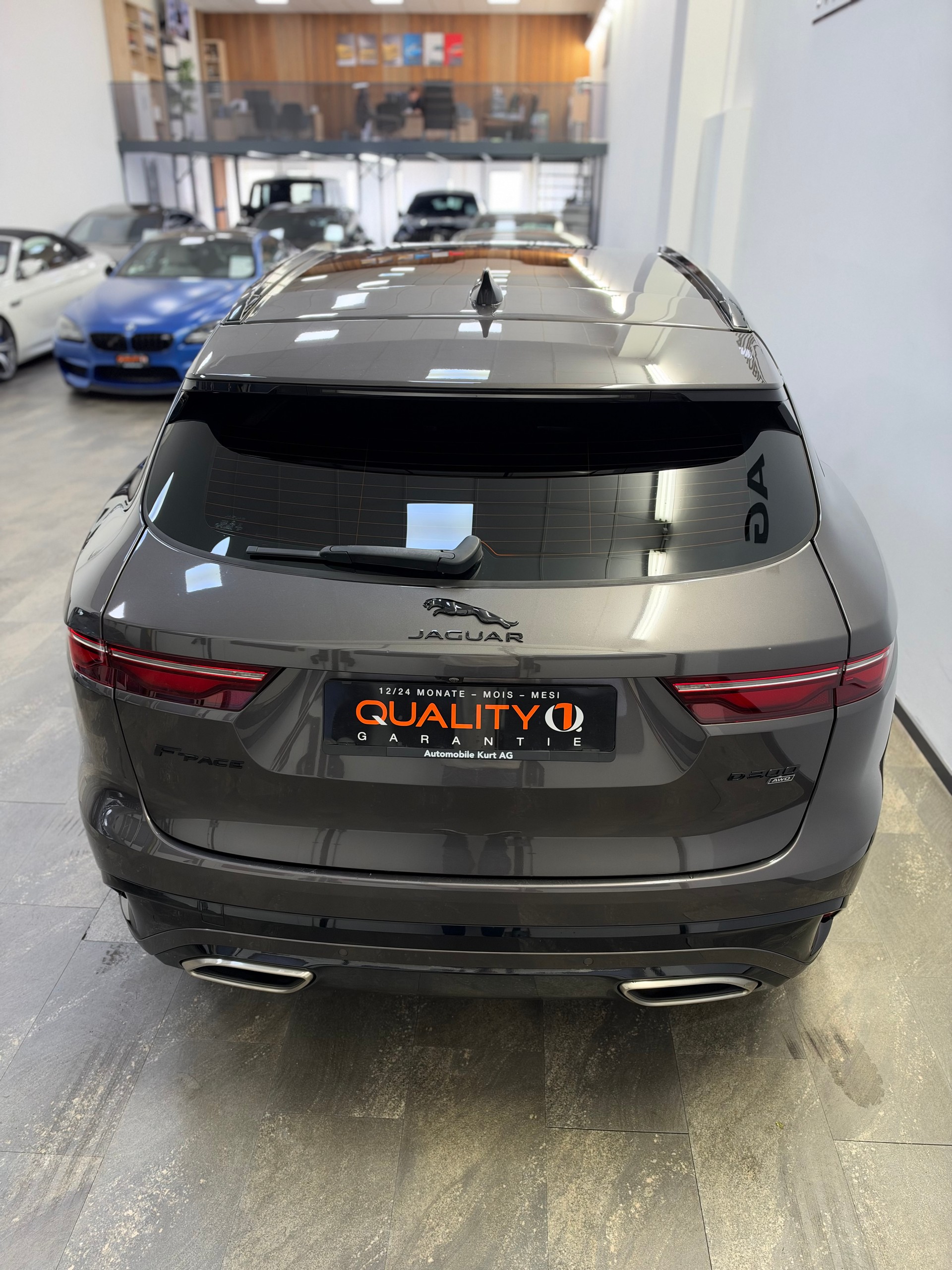 JAGUAR F-Pace 3.0 D300 R-Dynamic MHEV S AWD-image-4