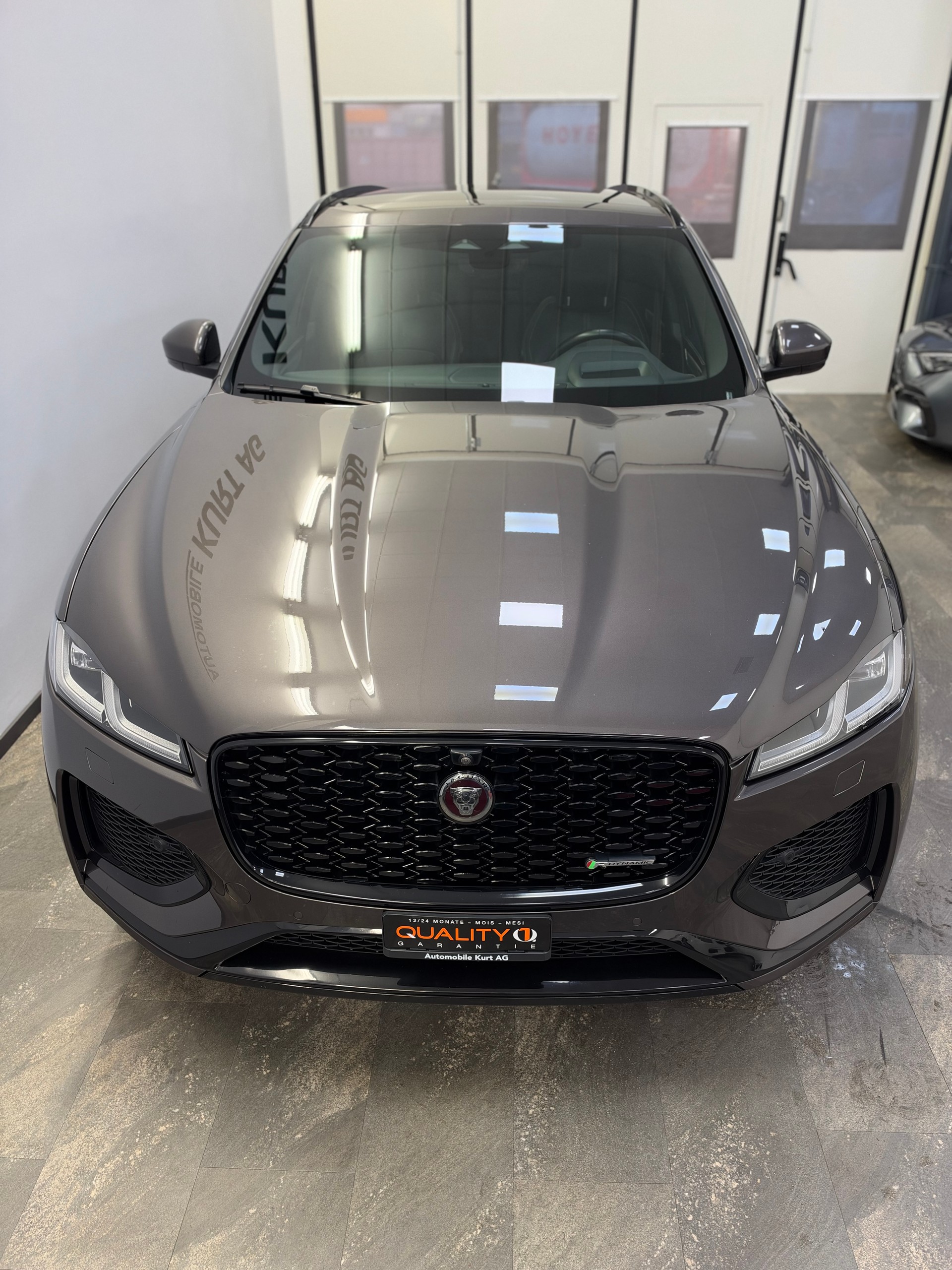 JAGUAR F-Pace 3.0 D300 R-Dynamic MHEV S AWD-image-6