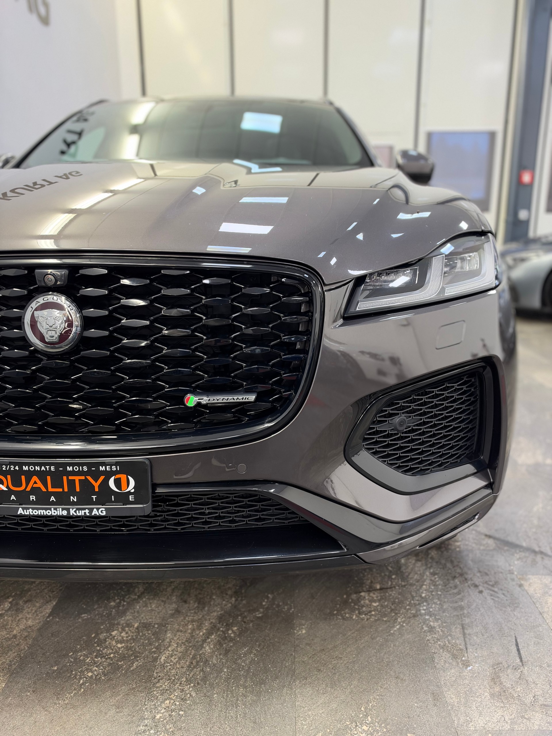 JAGUAR F-Pace 3.0 D300 R-Dynamic MHEV S AWD-image-7