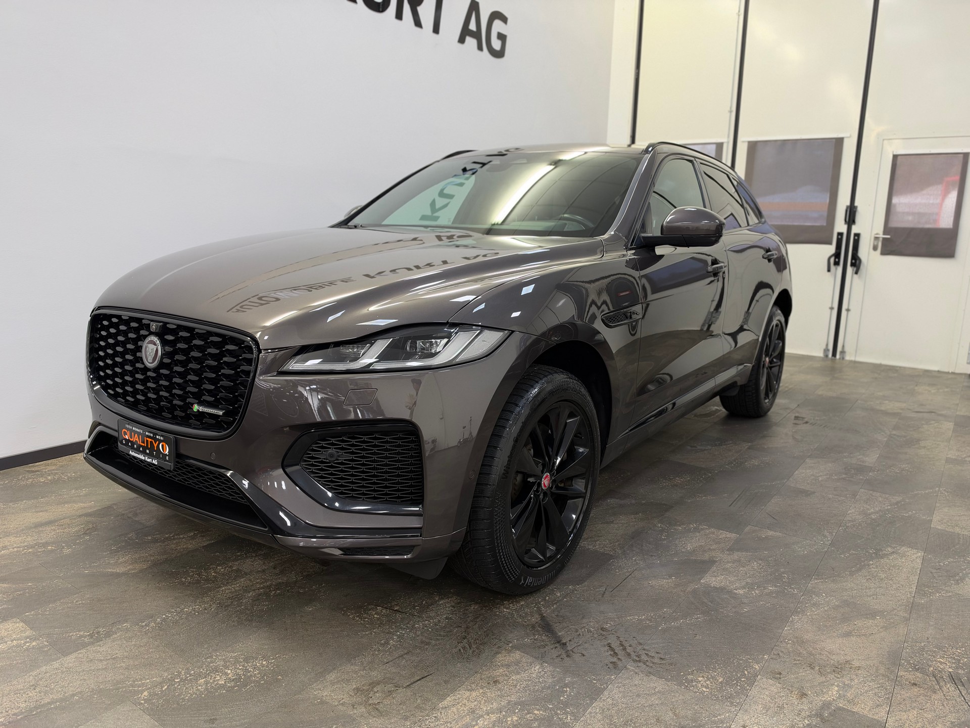 JAGUAR F-Pace 3.0 D300 R-Dynamic MHEV S AWD-image-5