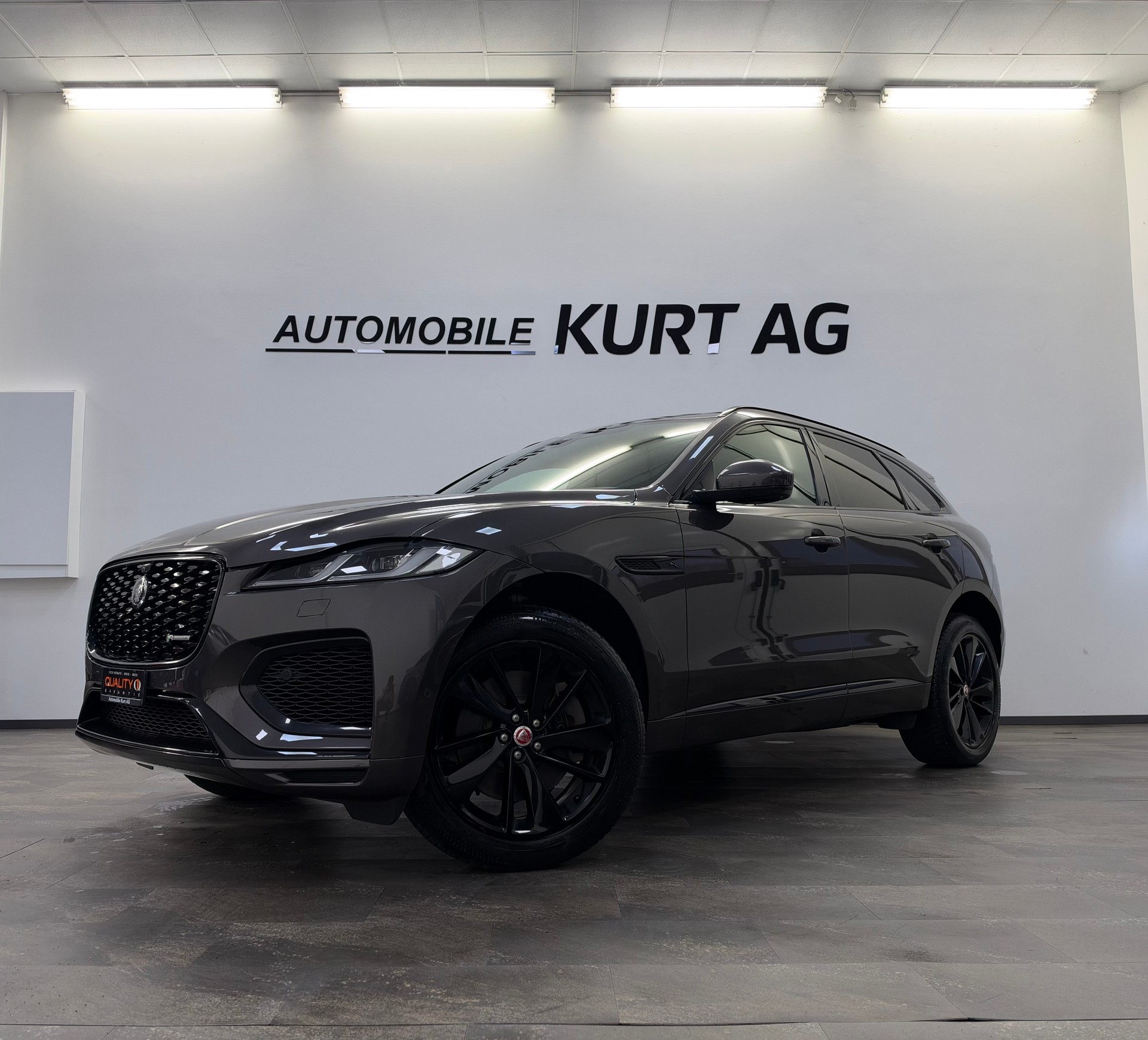 JAGUAR F-Pace 3.0 D300 R-Dynamic MHEV S AWD-image-1