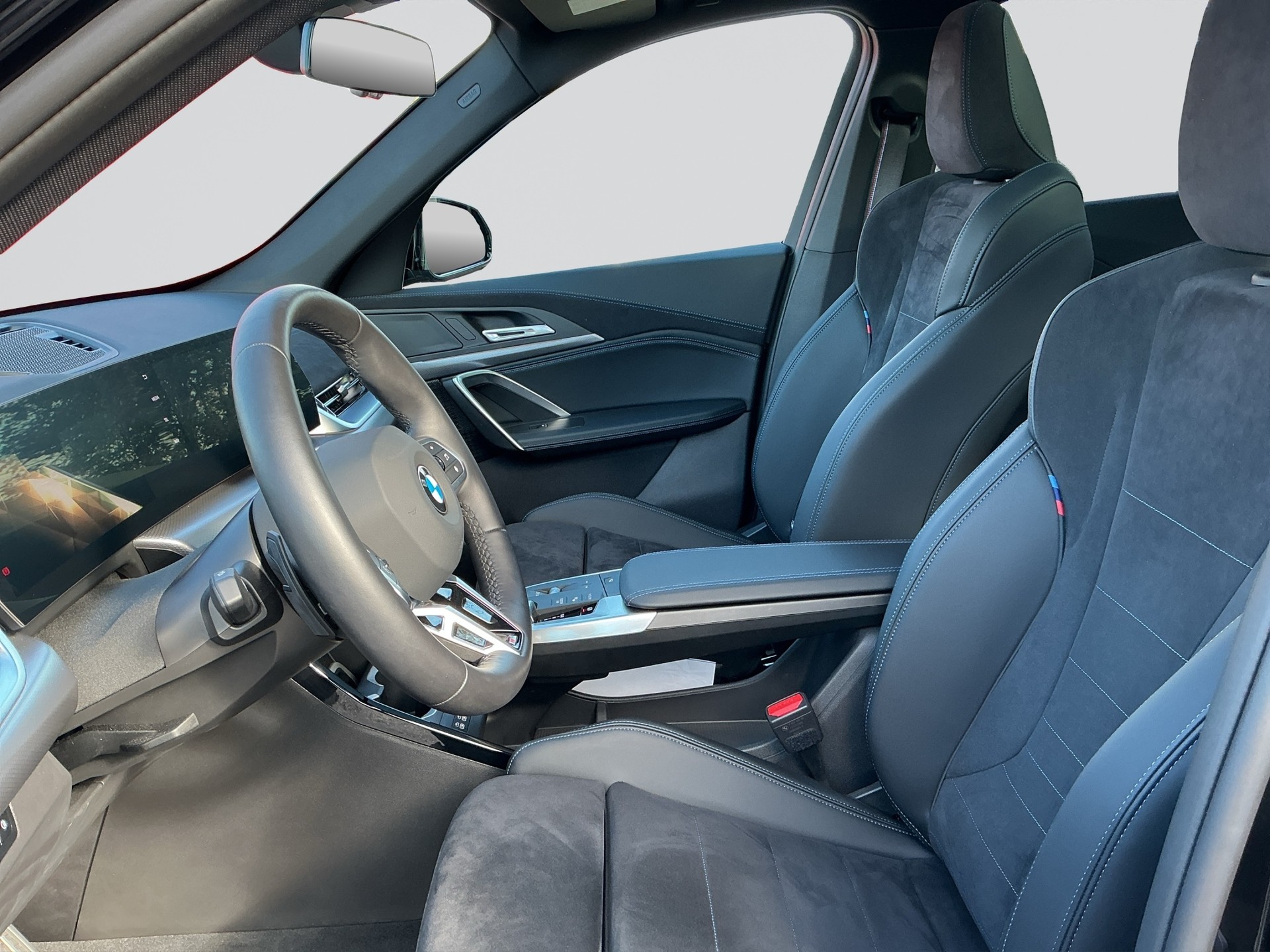 BMW X1 sDrive 18i M Sport Pro Shadow Line-image-5