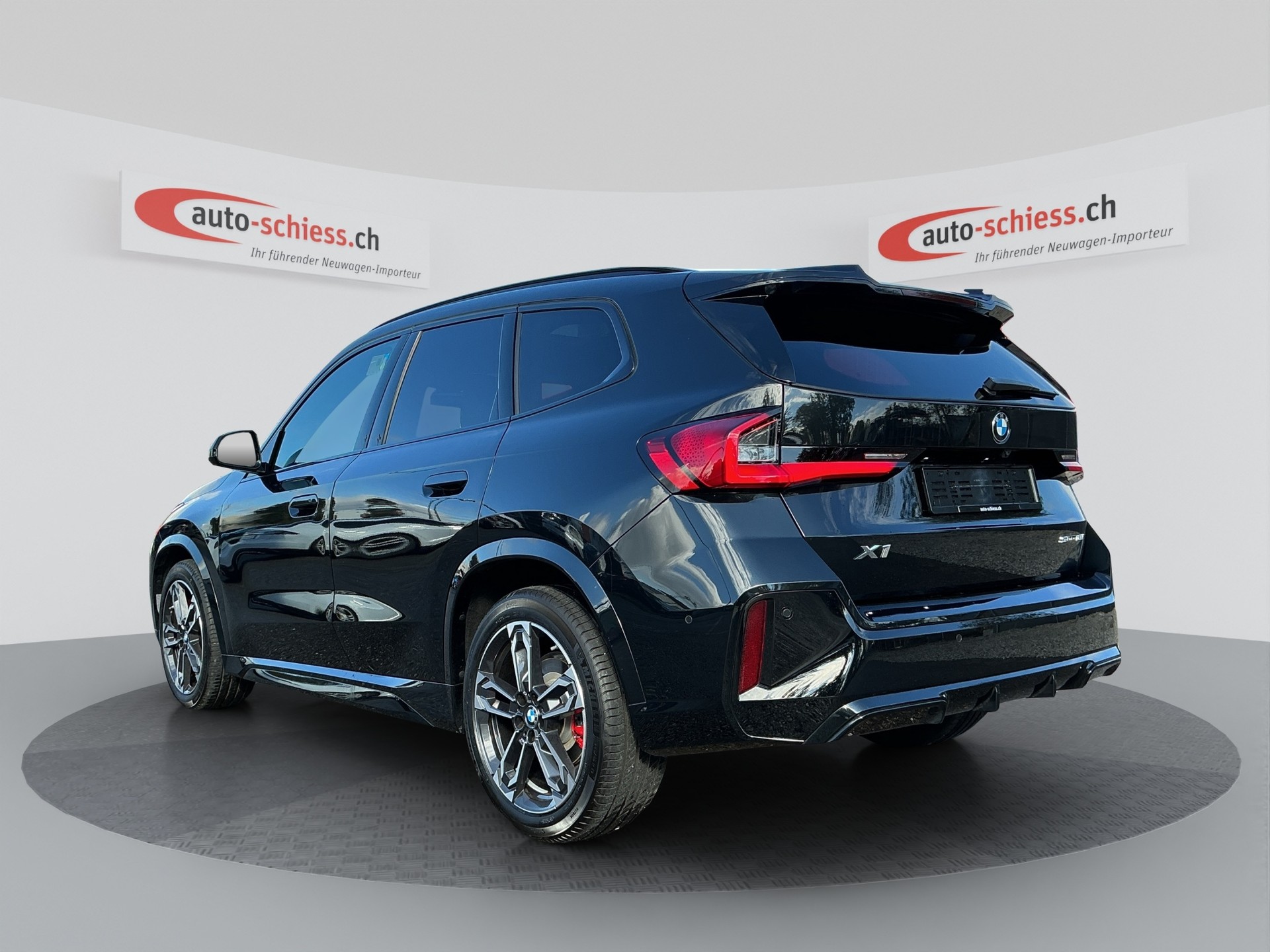 BMW X1 sDrive 18i M Sport Pro Shadow Line-image-2
