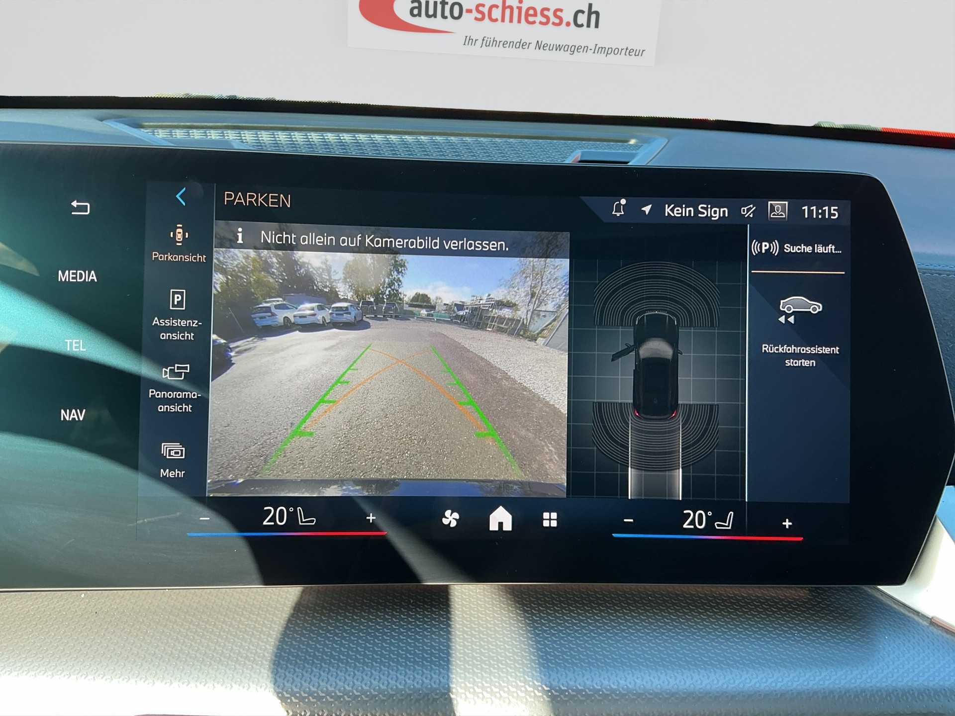 BMW X1 sDrive 18i M Sport Pro Shadow Line-image-11
