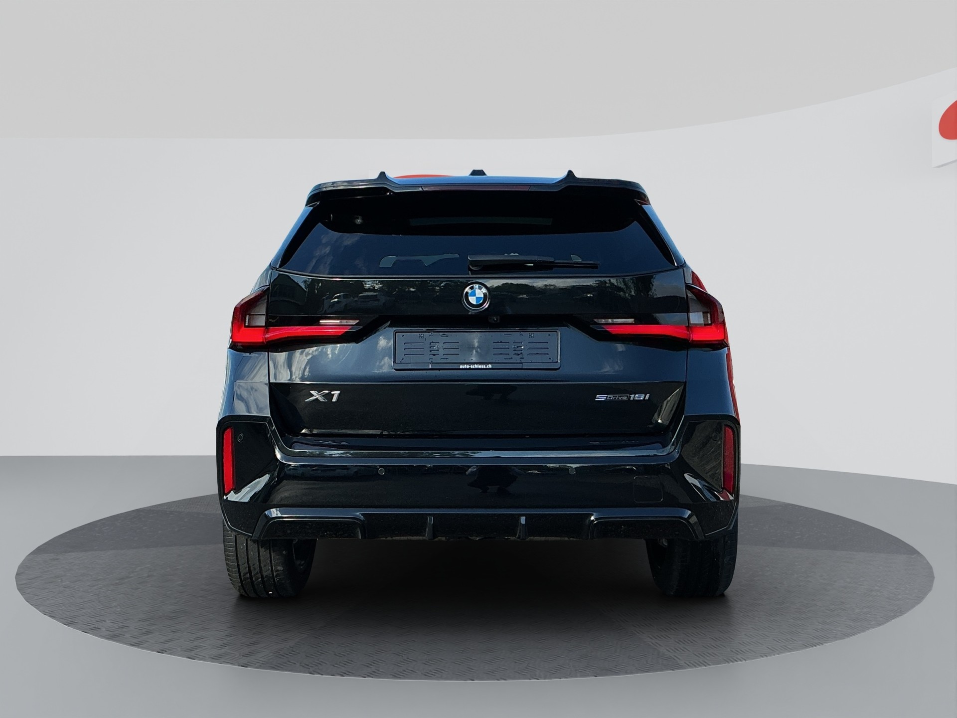 BMW X1 sDrive 18i M Sport Pro Shadow Line-image-3