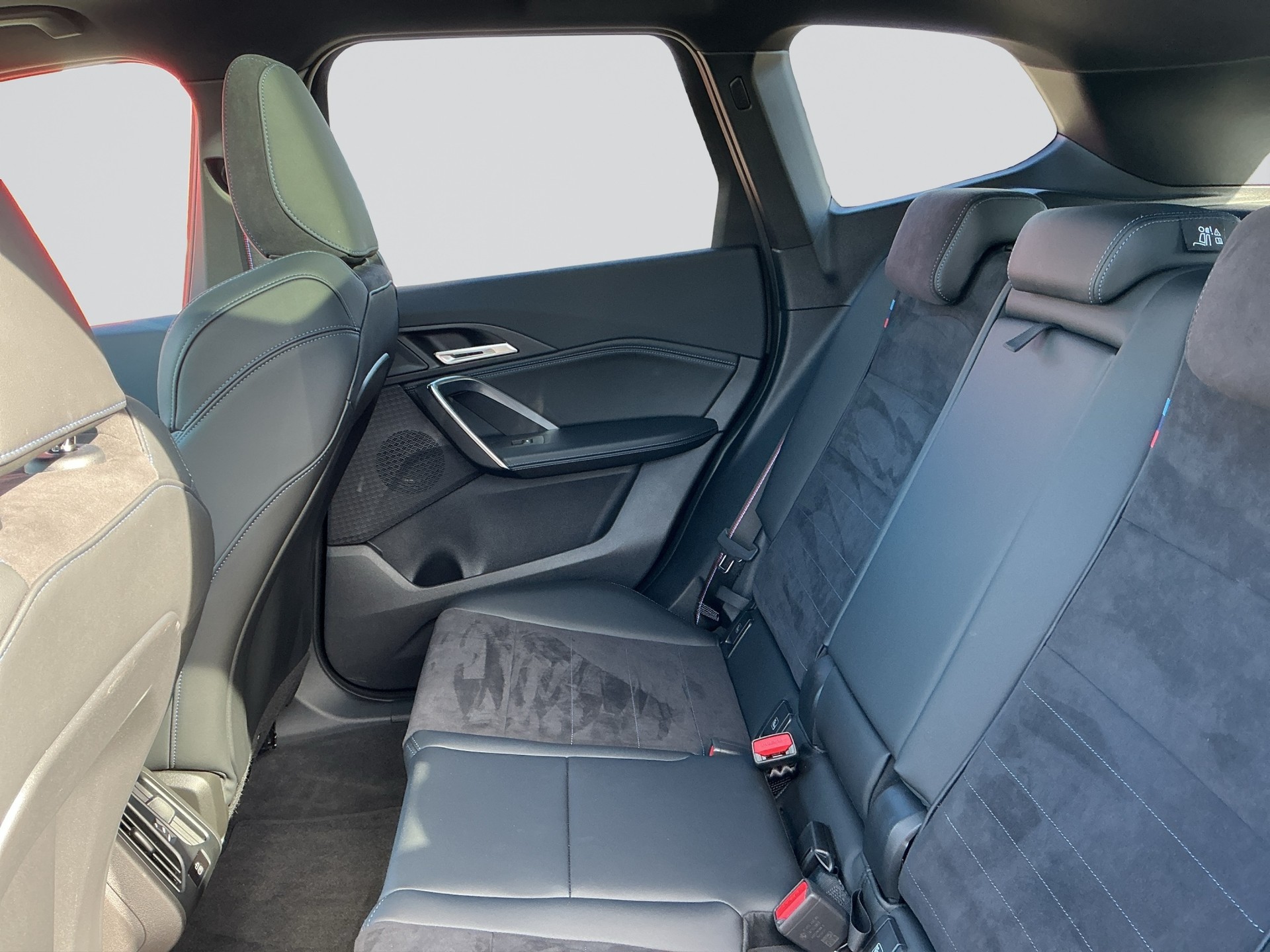 BMW X1 sDrive 18i M Sport Pro Shadow Line-image-12