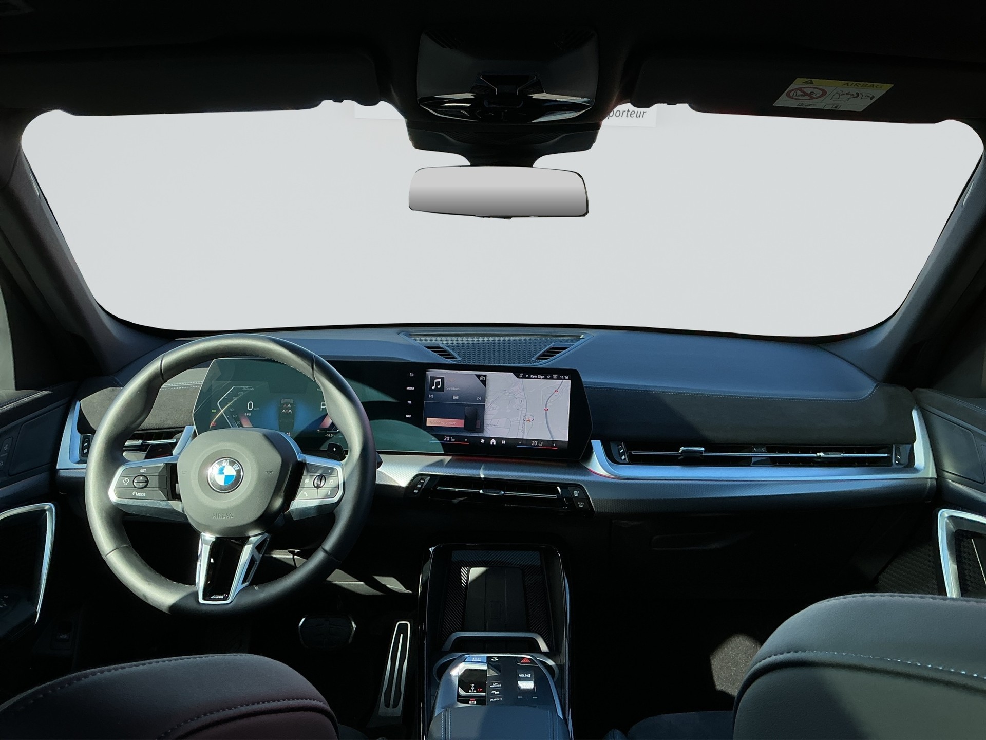BMW X1 sDrive 18i M Sport Pro Shadow Line-image-16