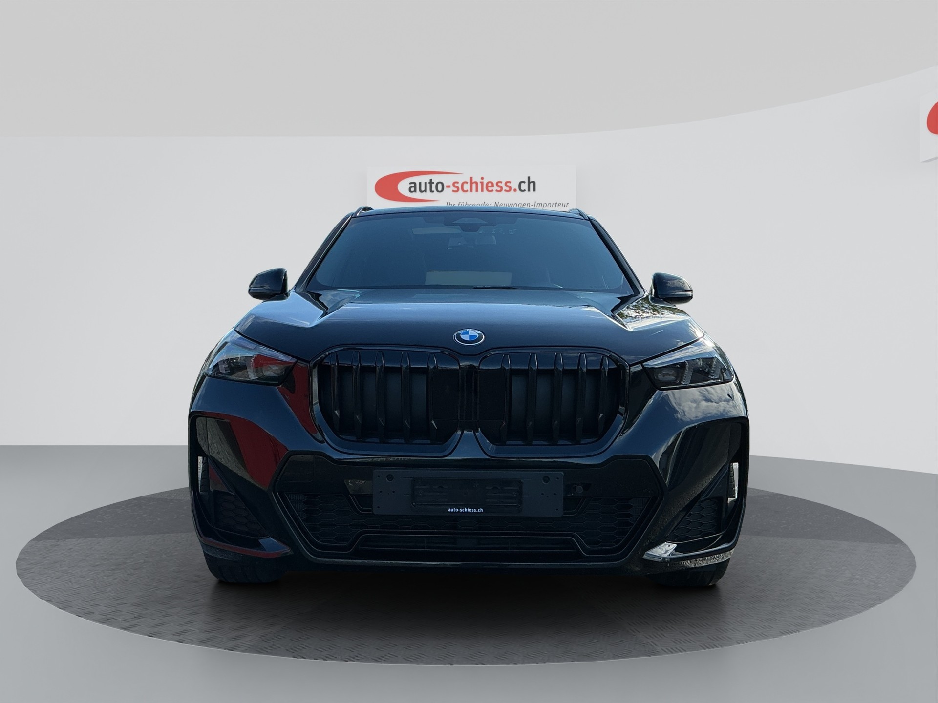 BMW X1 sDrive 18i M Sport Pro Shadow Line-image-1
