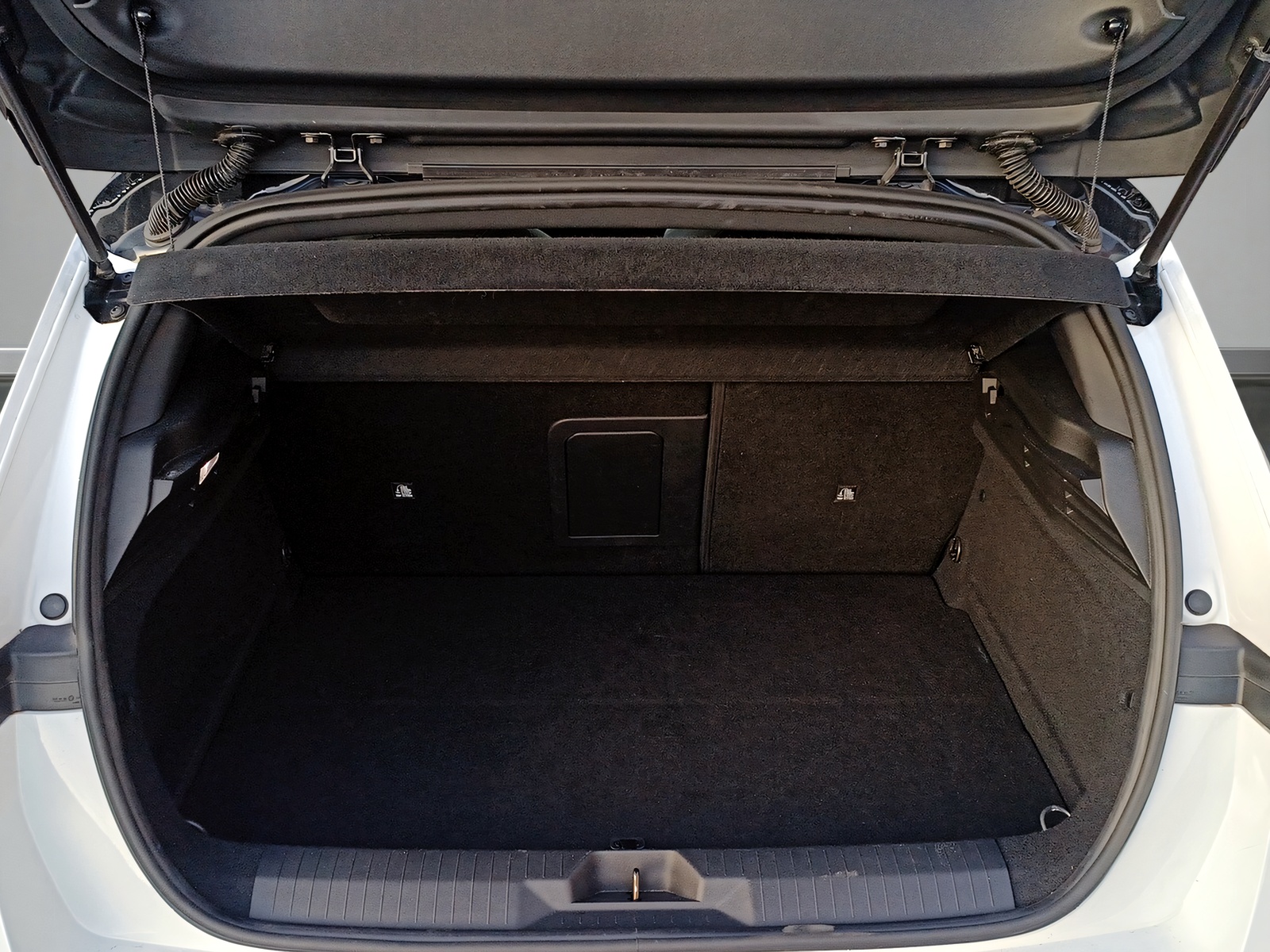 OPEL Astra 1.6 PHEV Turbo-image-18