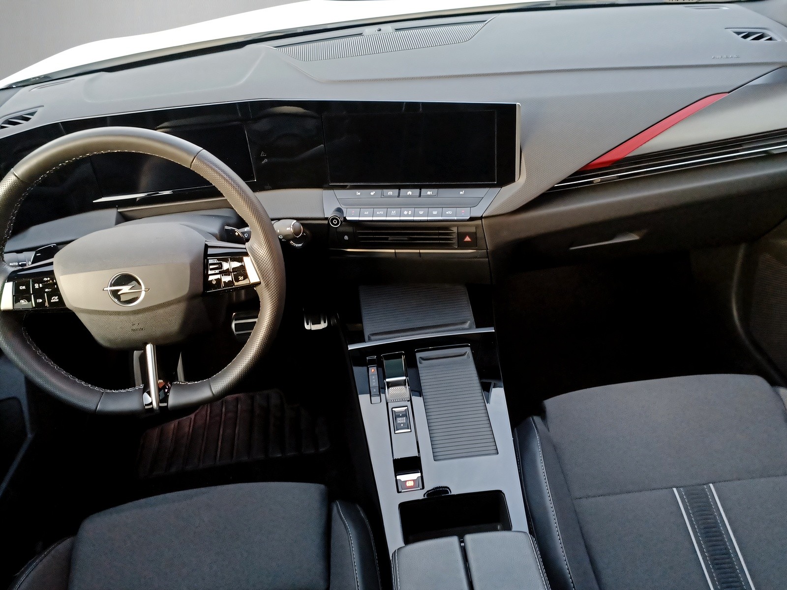 OPEL Astra 1.6 PHEV Turbo-image-13