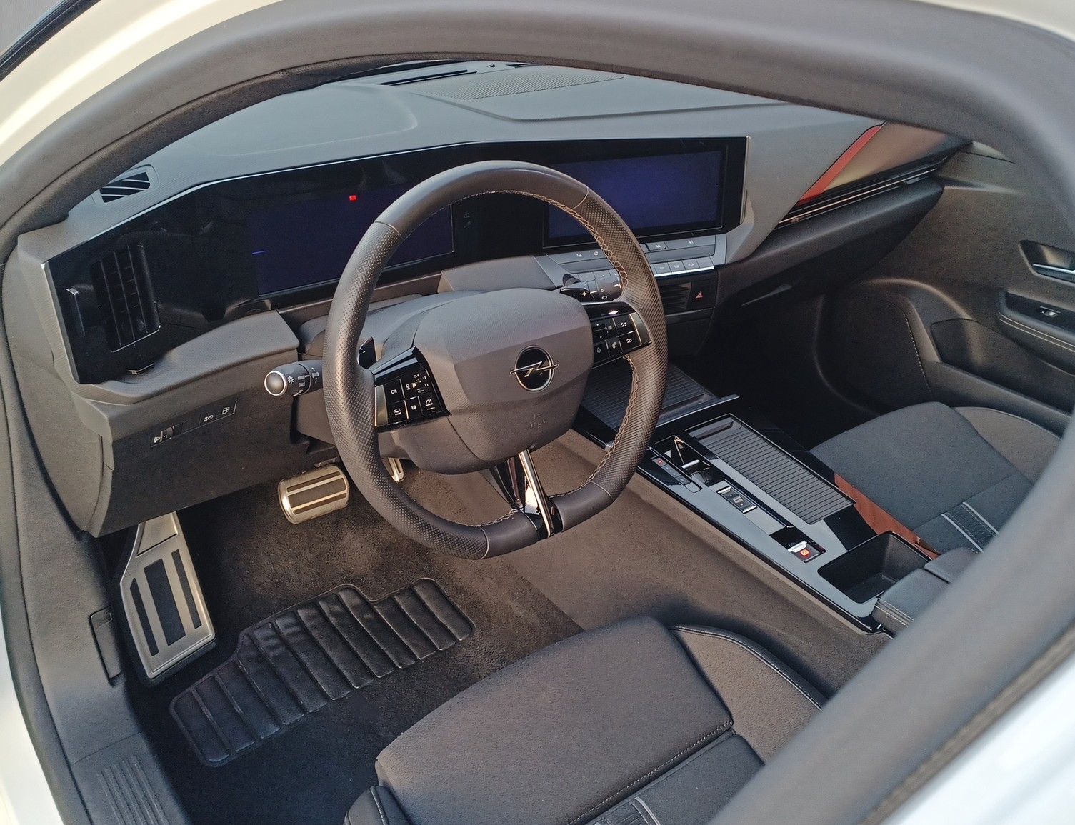 OPEL Astra 1.6 PHEV Turbo-image-10
