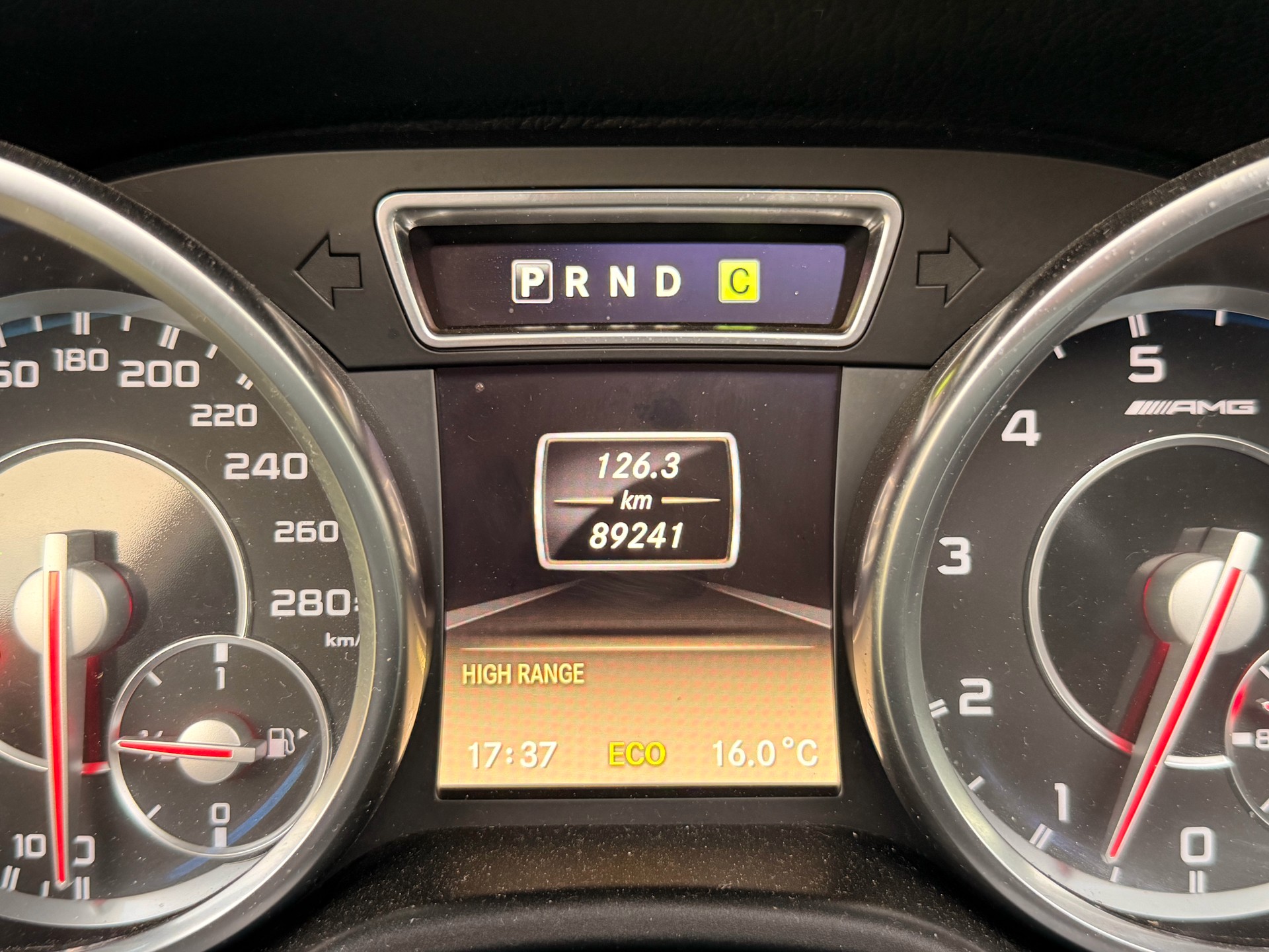 MERCEDES-BENZ G 63 AMG-image-17