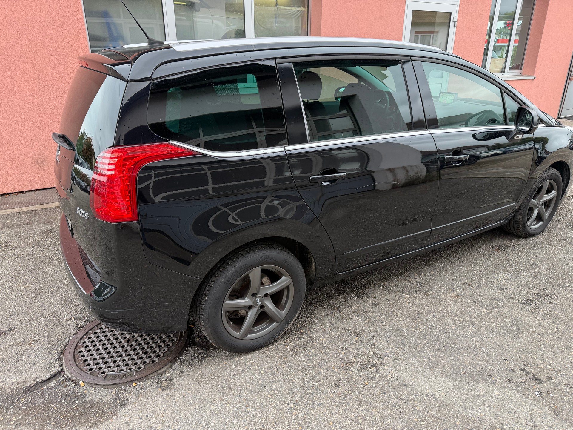 PEUGEOT 5008 1.6 16V T Style Tiptronic-image-2