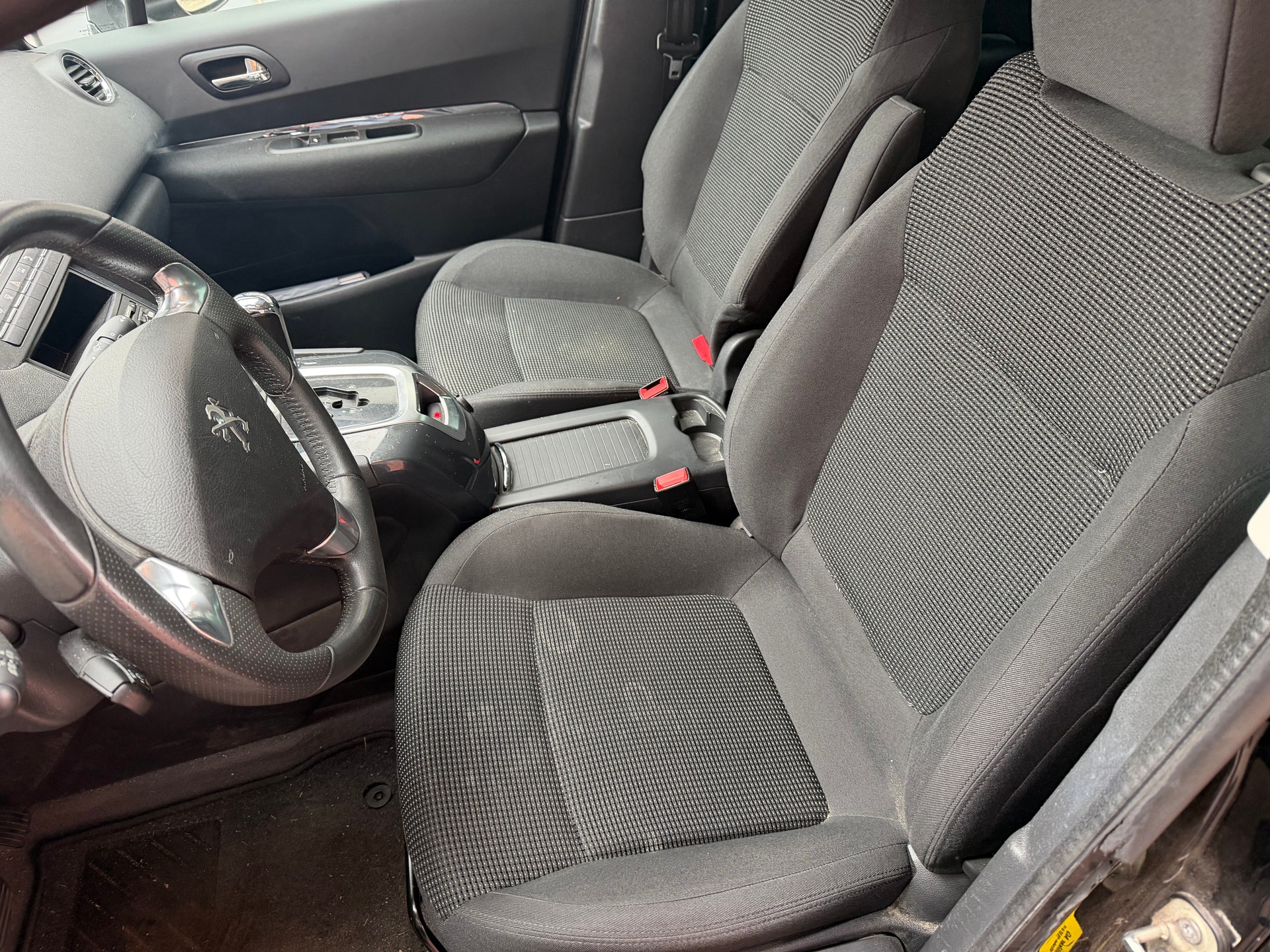 PEUGEOT 5008 1.6 16V T Style Tiptronic-image-10
