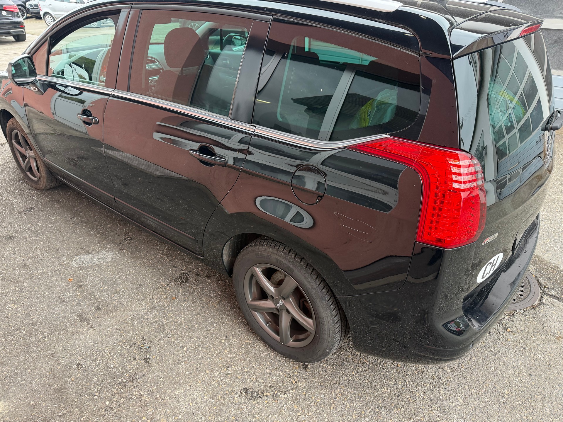 PEUGEOT 5008 1.6 16V T Style Tiptronic-image-4