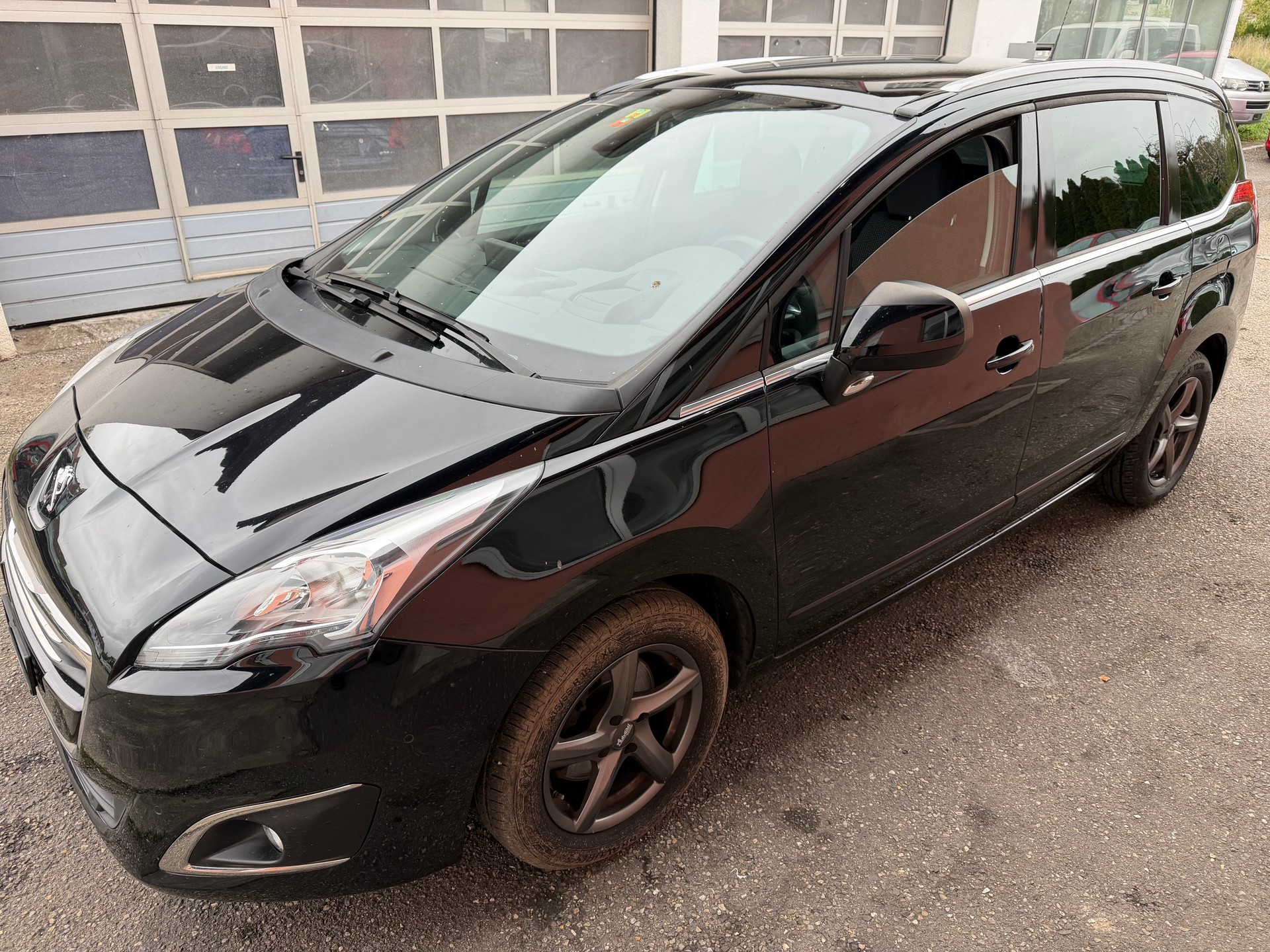 PEUGEOT 5008 1.6 16V T Style Tiptronic-image-3