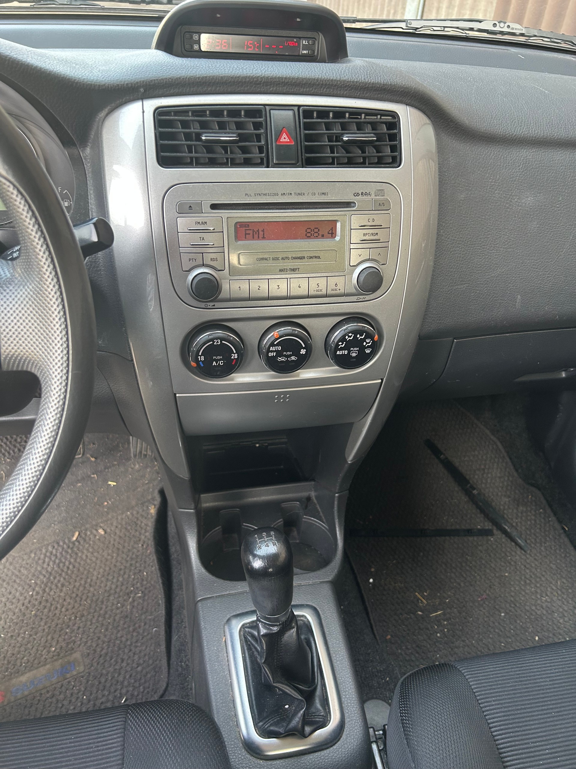 SUZUKI Liana 1.6 16V GL Top 4WD-image-10