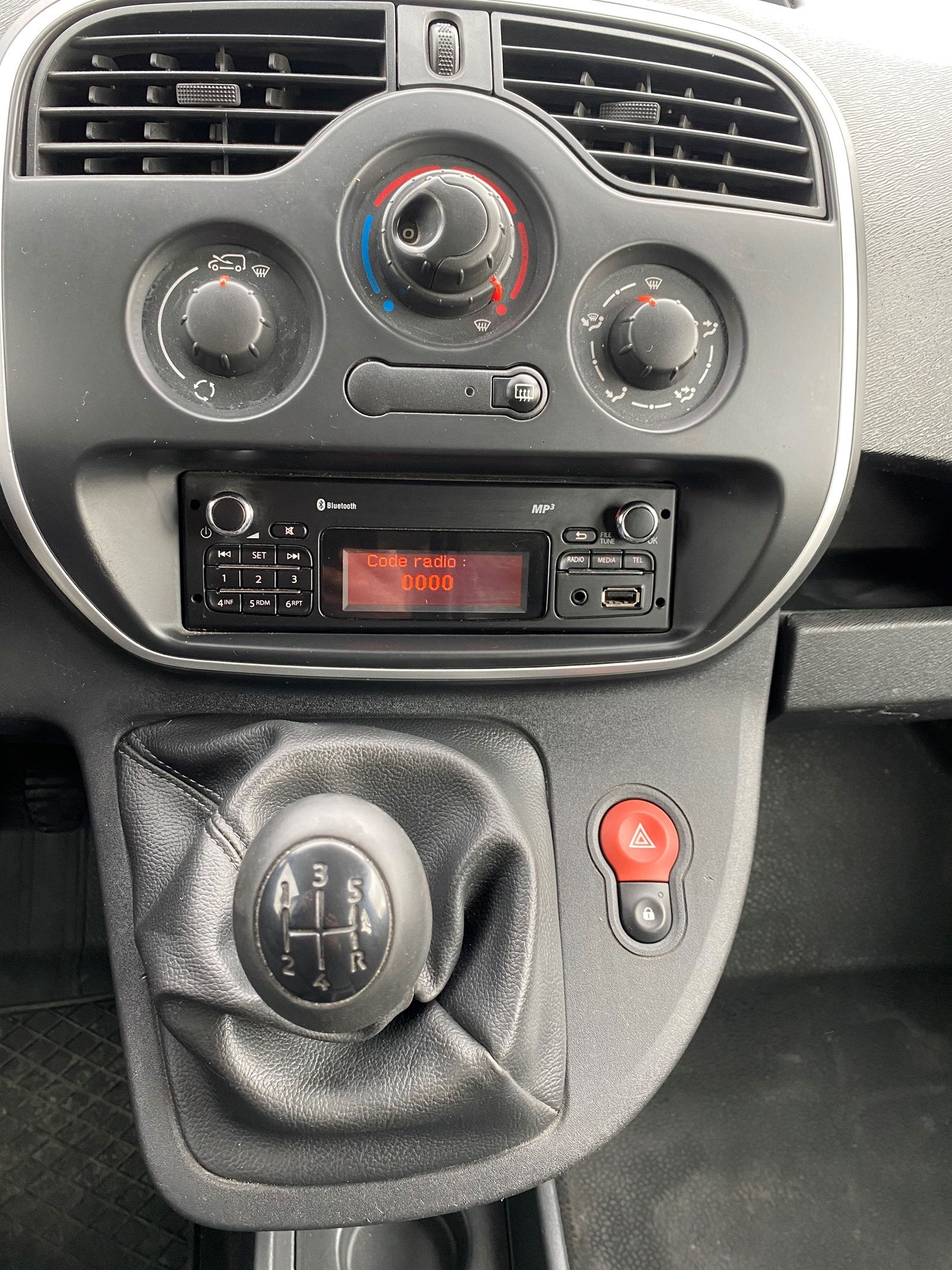 RENAULT Kangoo Medium dCi 75 Business-image-9