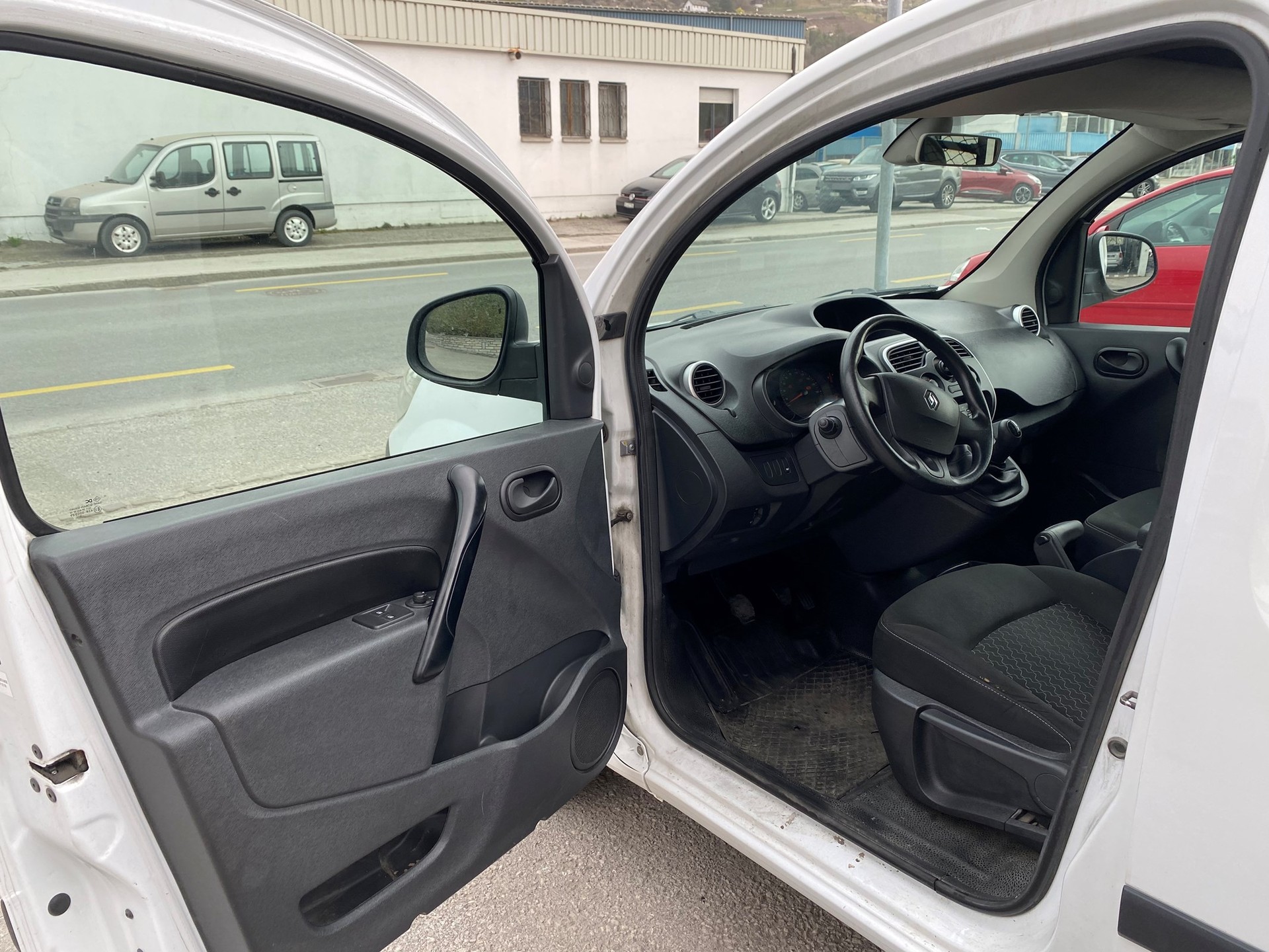 RENAULT Kangoo Medium dCi 75 Business-image-7