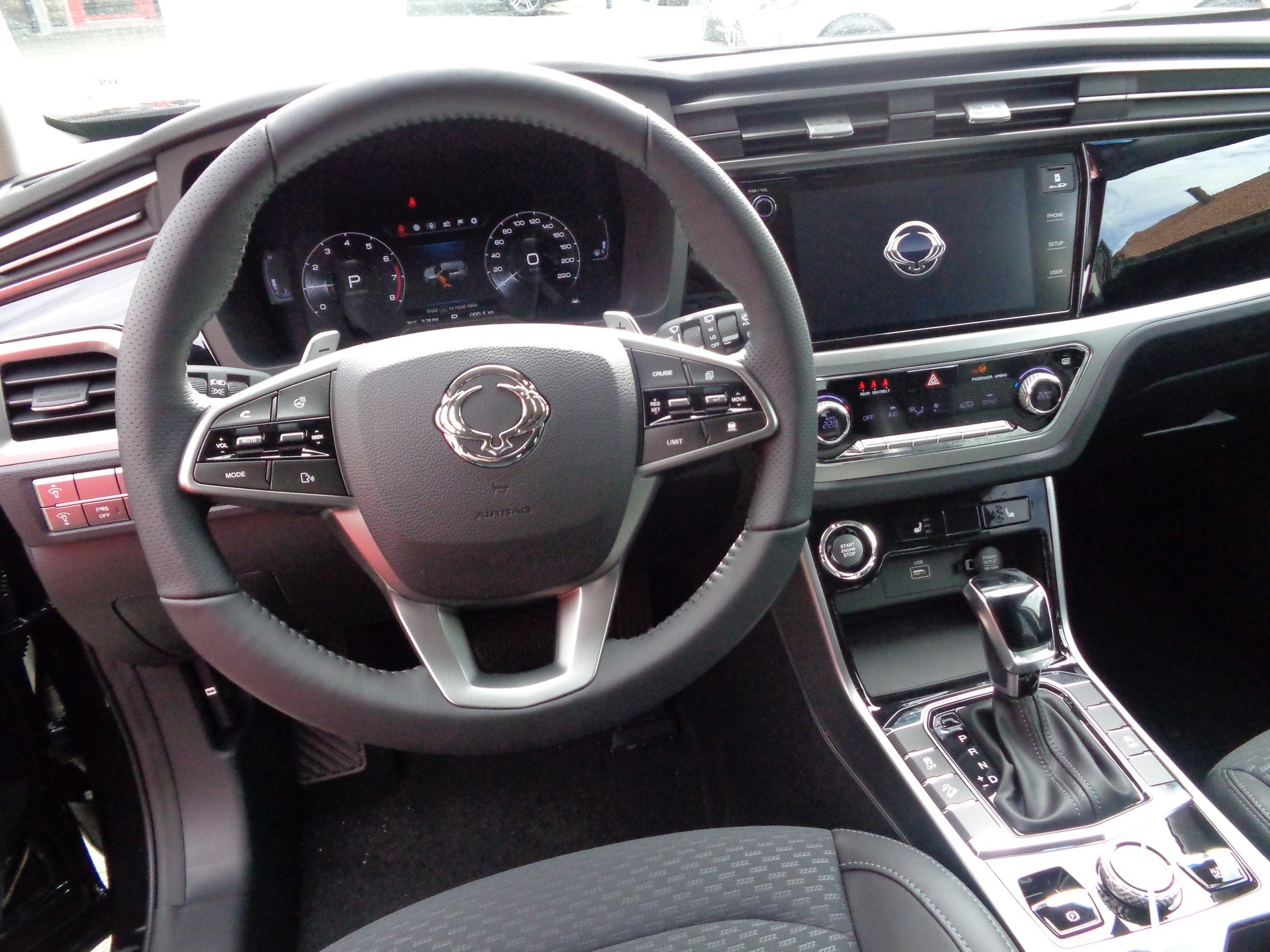 KGM-SsangYong Korando 1.5T GDI Onyx 4WD Automat-image-8