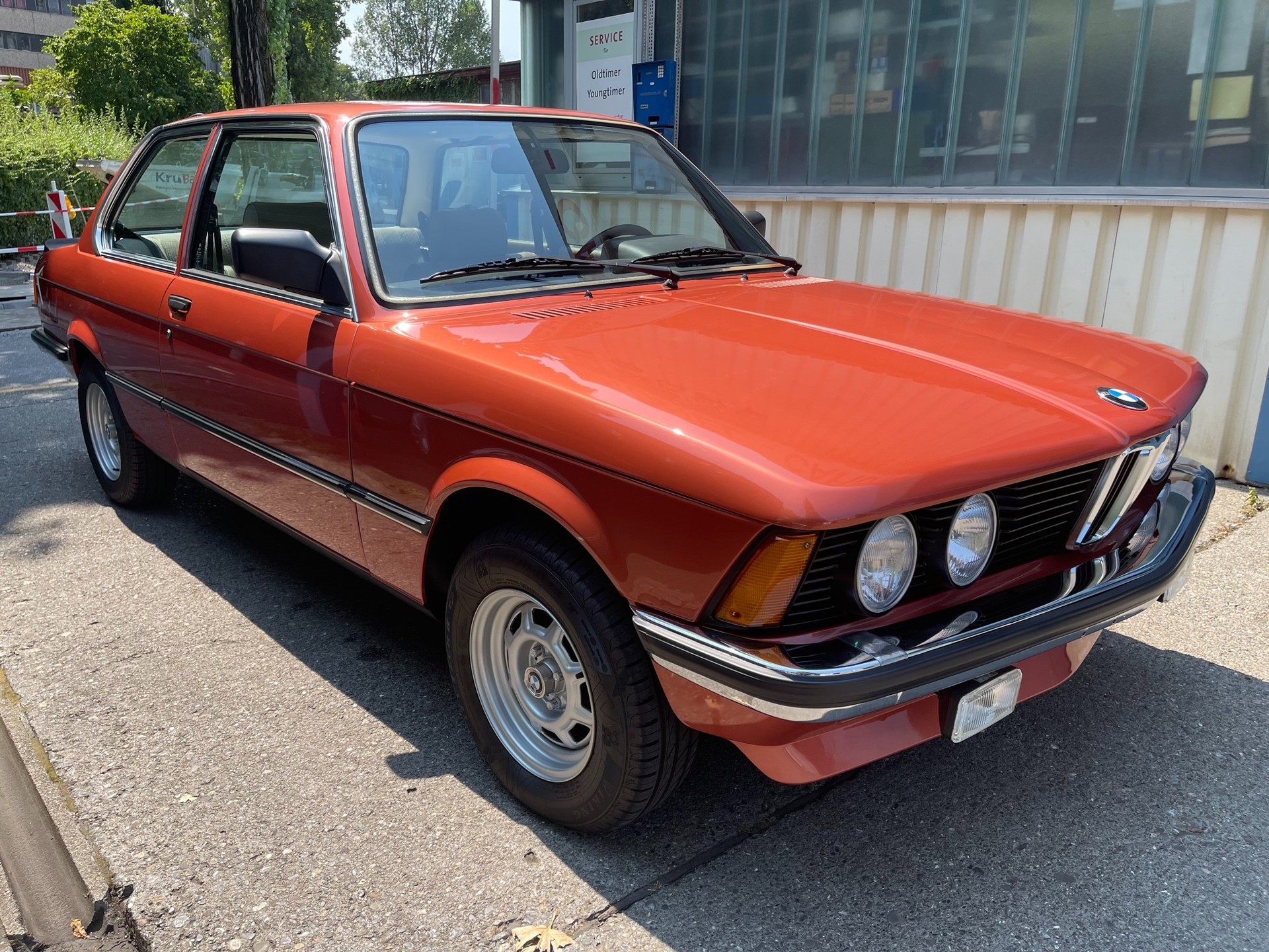 BMW 320-image-1