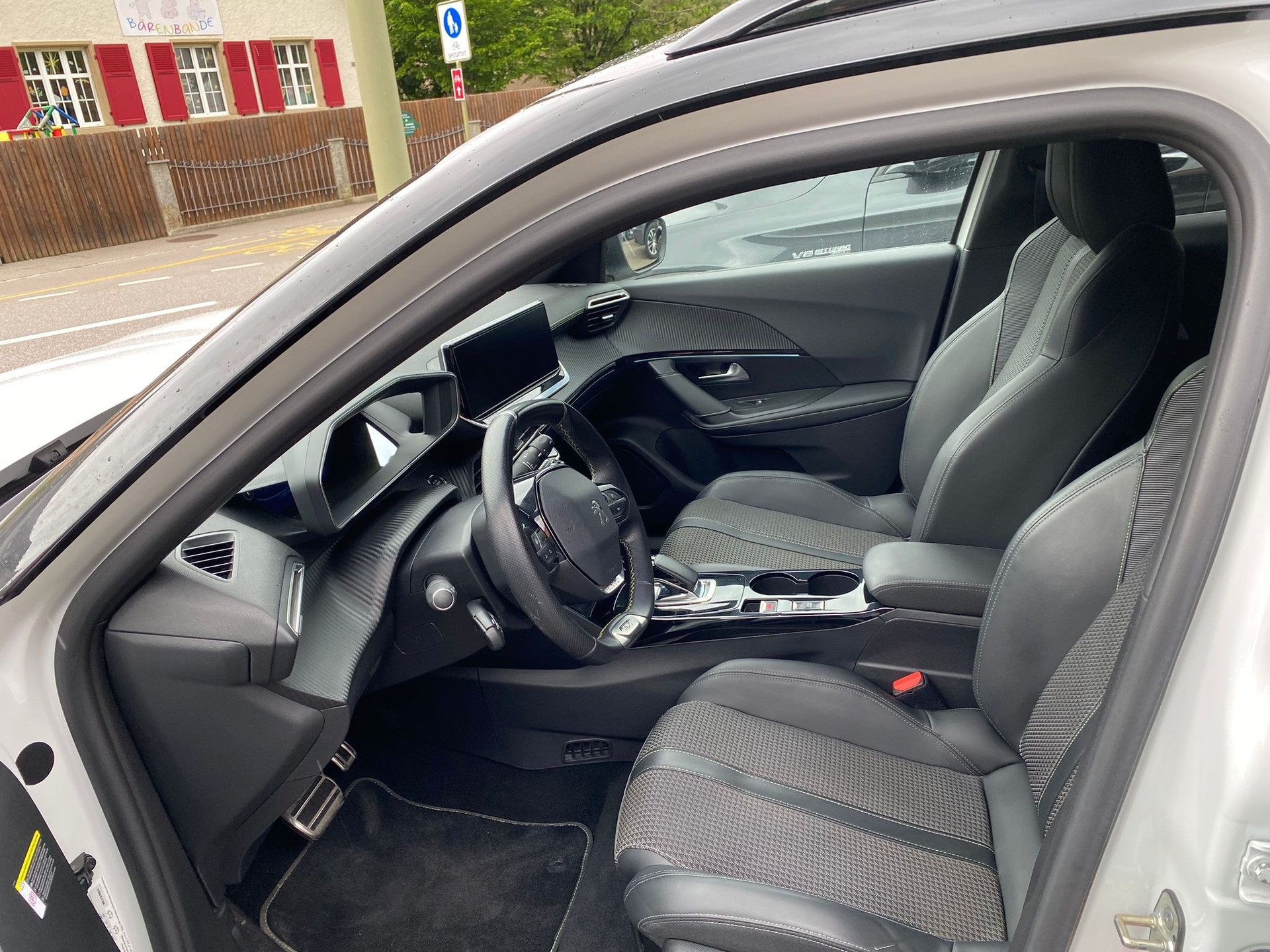 PEUGEOT 2008 e GT-image-11