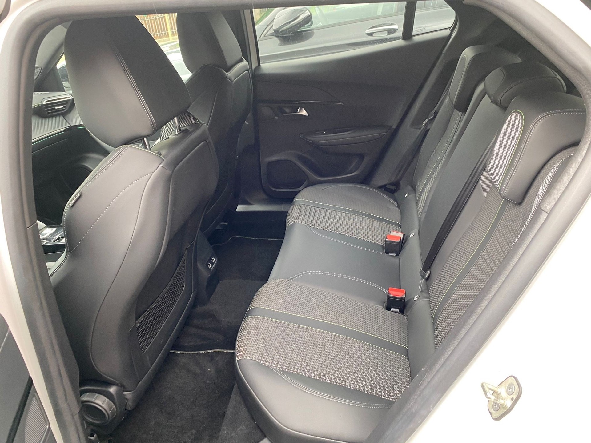 PEUGEOT 2008 e GT-image-12