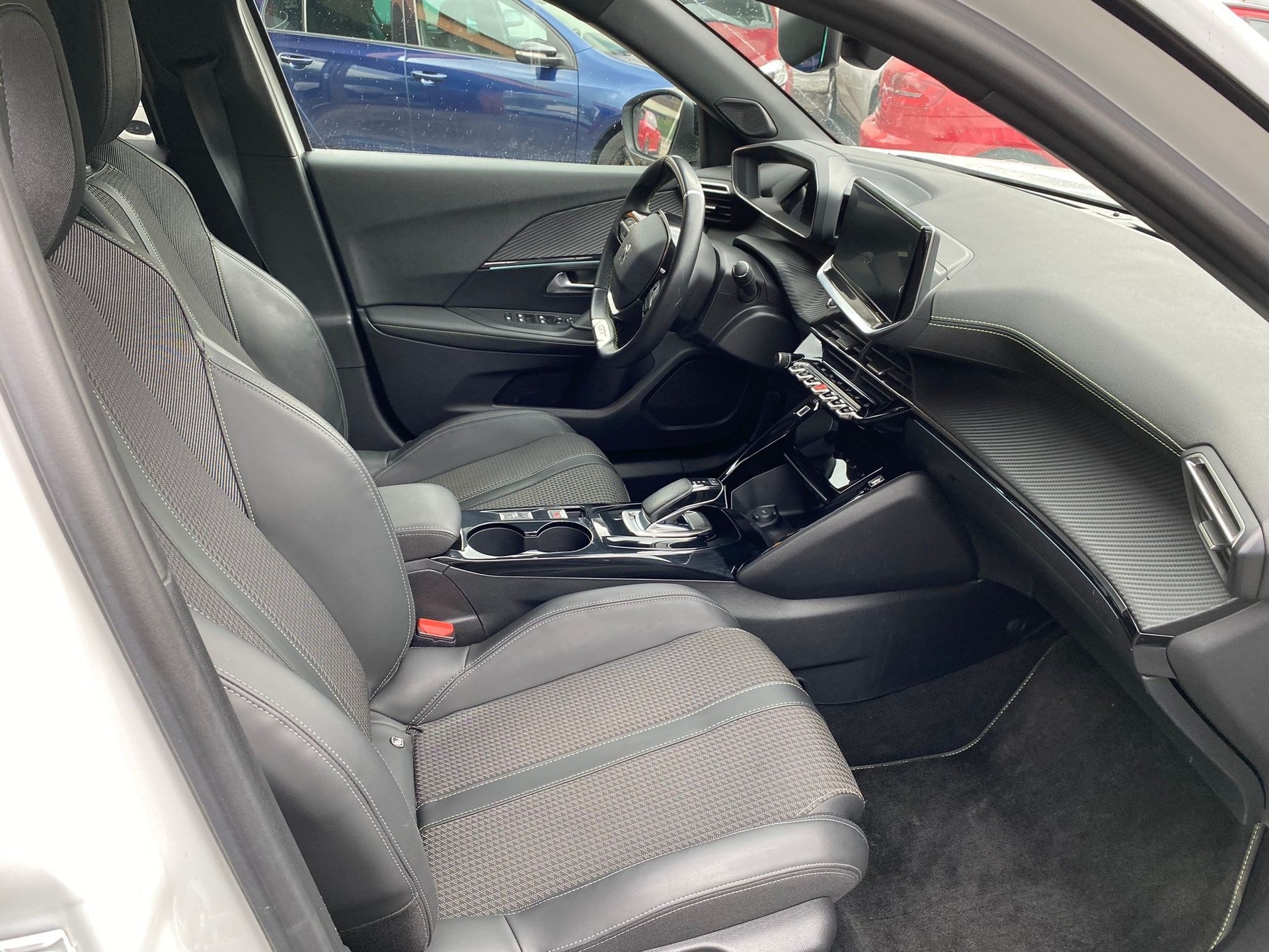PEUGEOT 2008 e GT-image-13