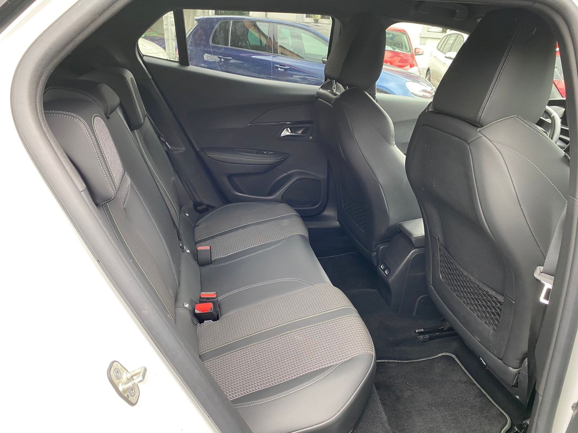 PEUGEOT 2008 e GT-image-9