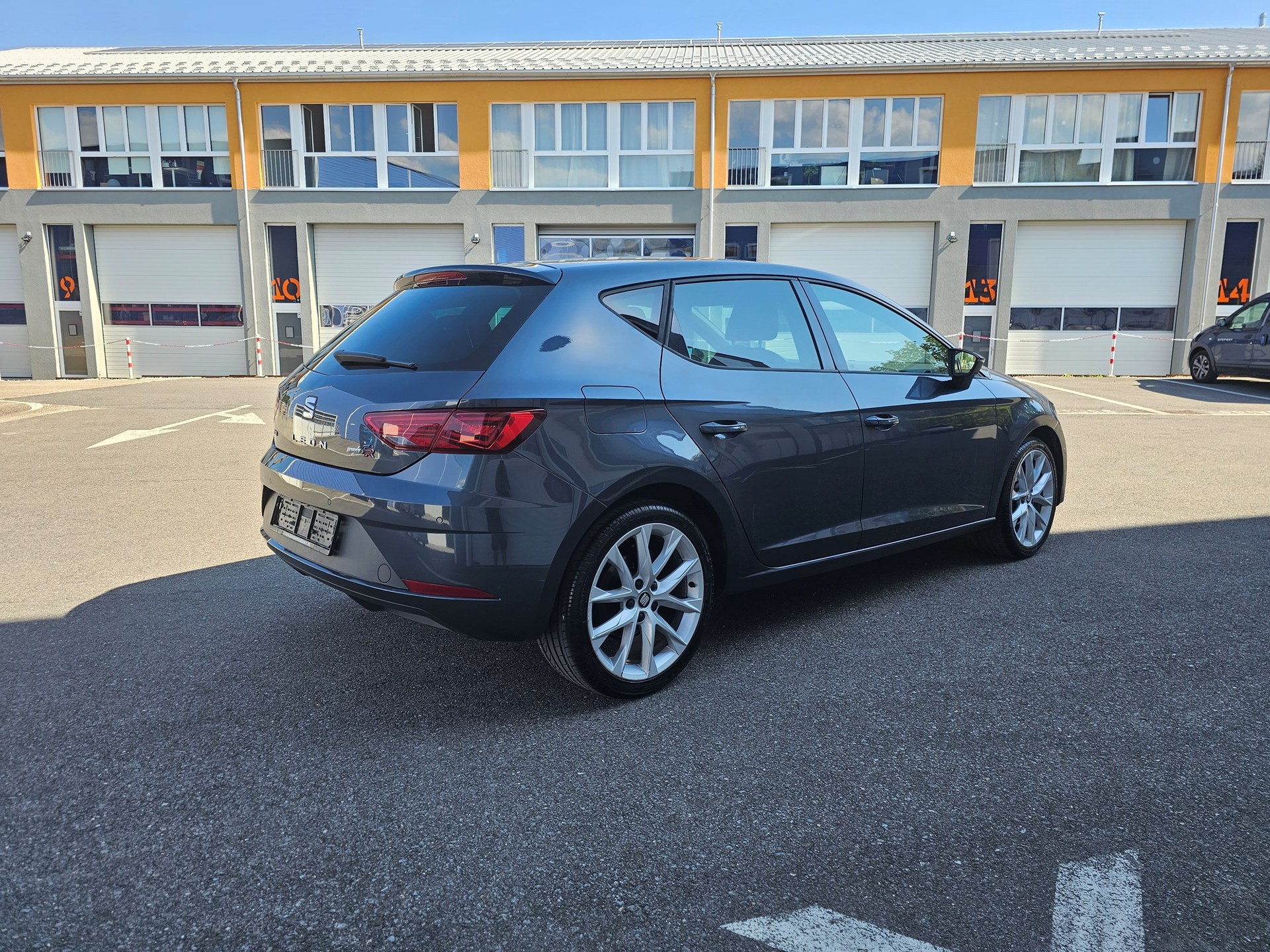 SEAT Leon 1.5 TGI FR DSG-image-4