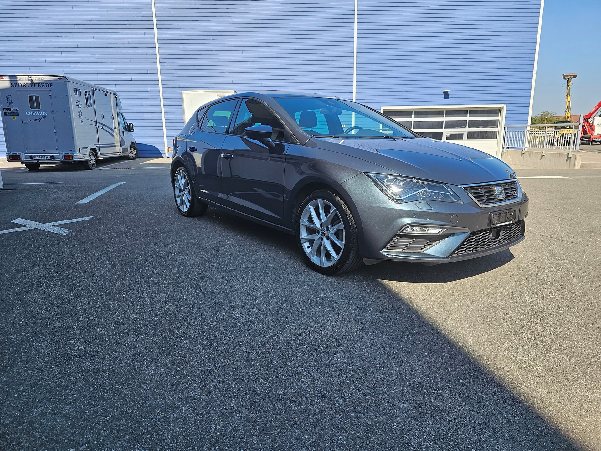 SEAT Leon 1.5 TGI FR DSG-image-1