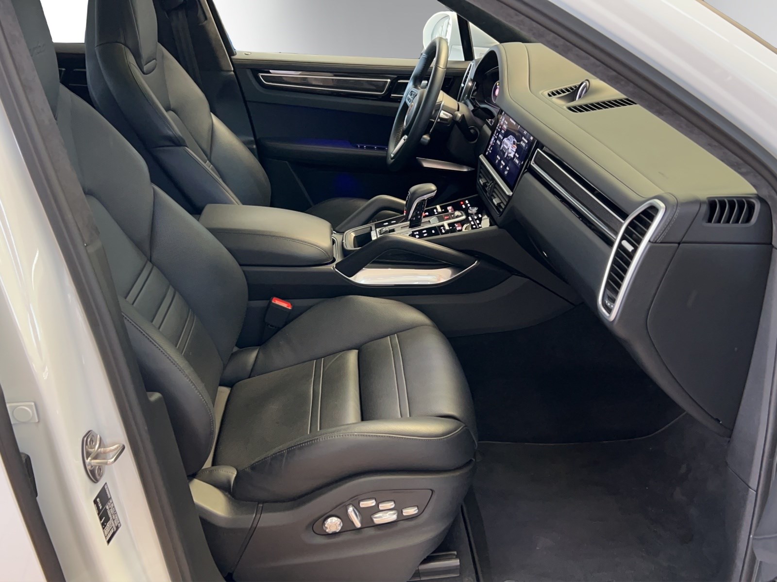 PORSCHE Cayenne Turbo Coupé-image-12