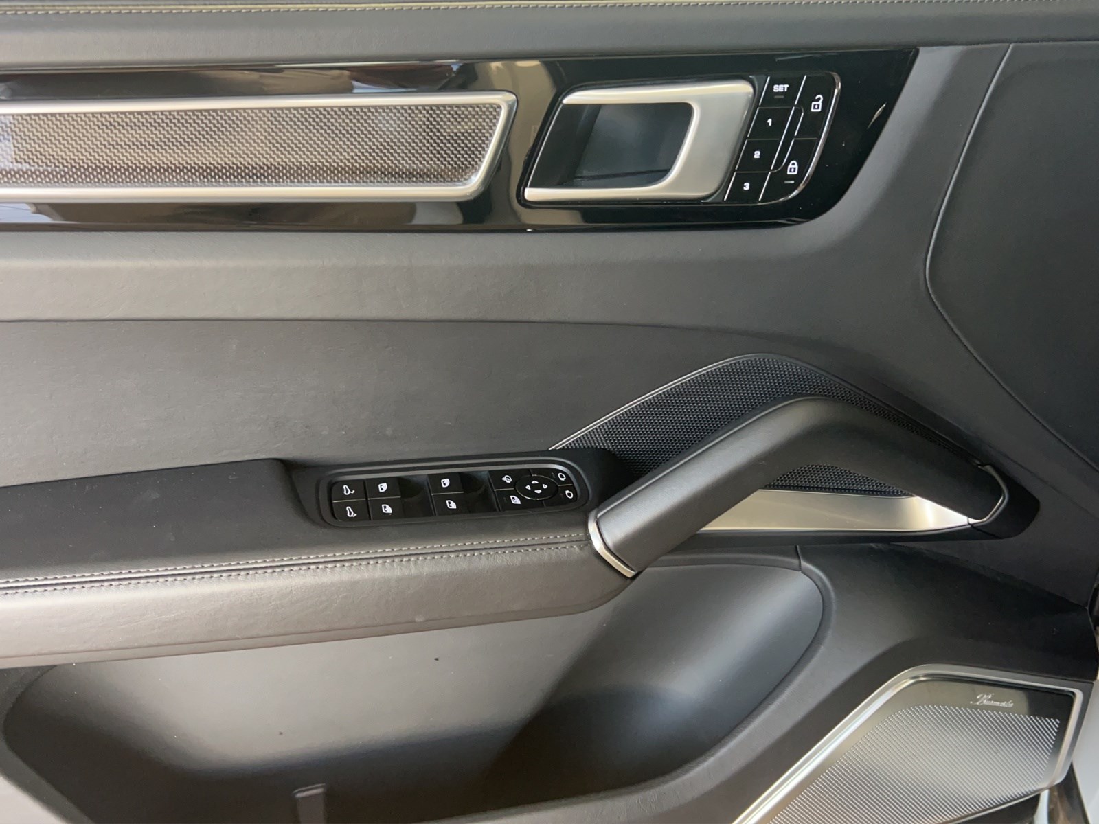 PORSCHE Cayenne Turbo Coupé-image-8