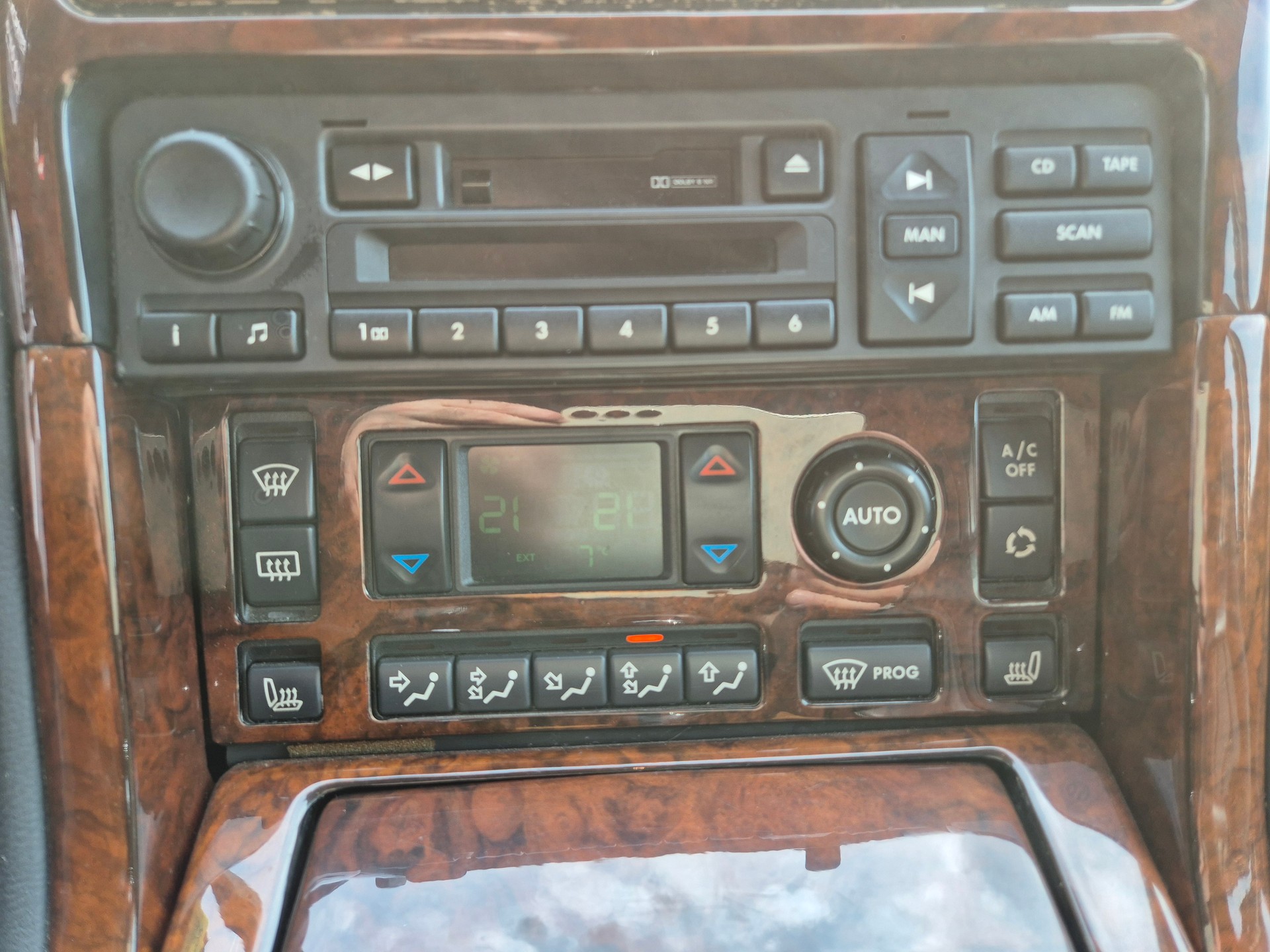 LAND ROVER Range Rover 4.6 Autobiography-image-27