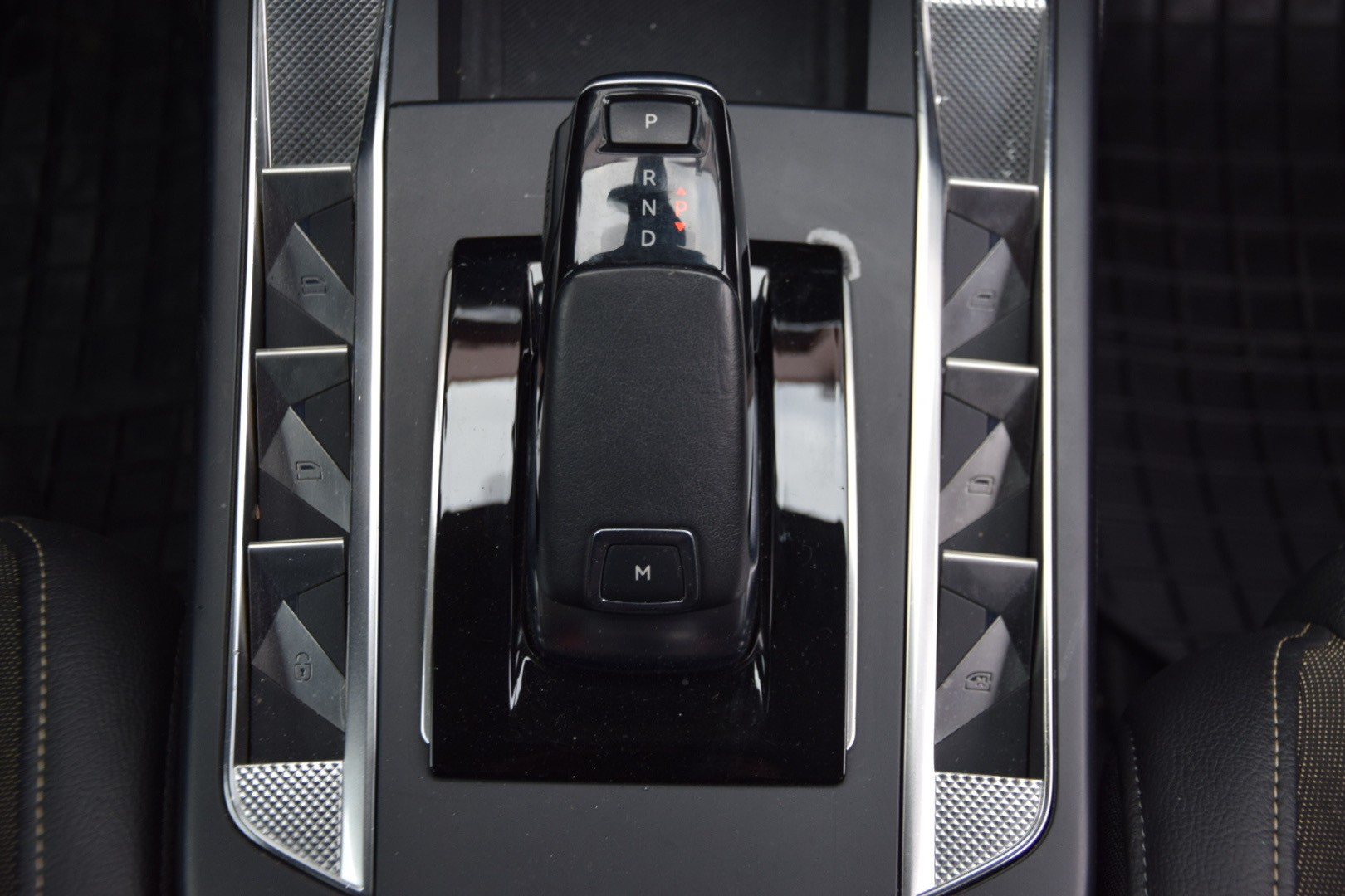 DS AUTOMOBILES DS 3 Crossback 1.2 PureTech Performance Line EAT8-image-23