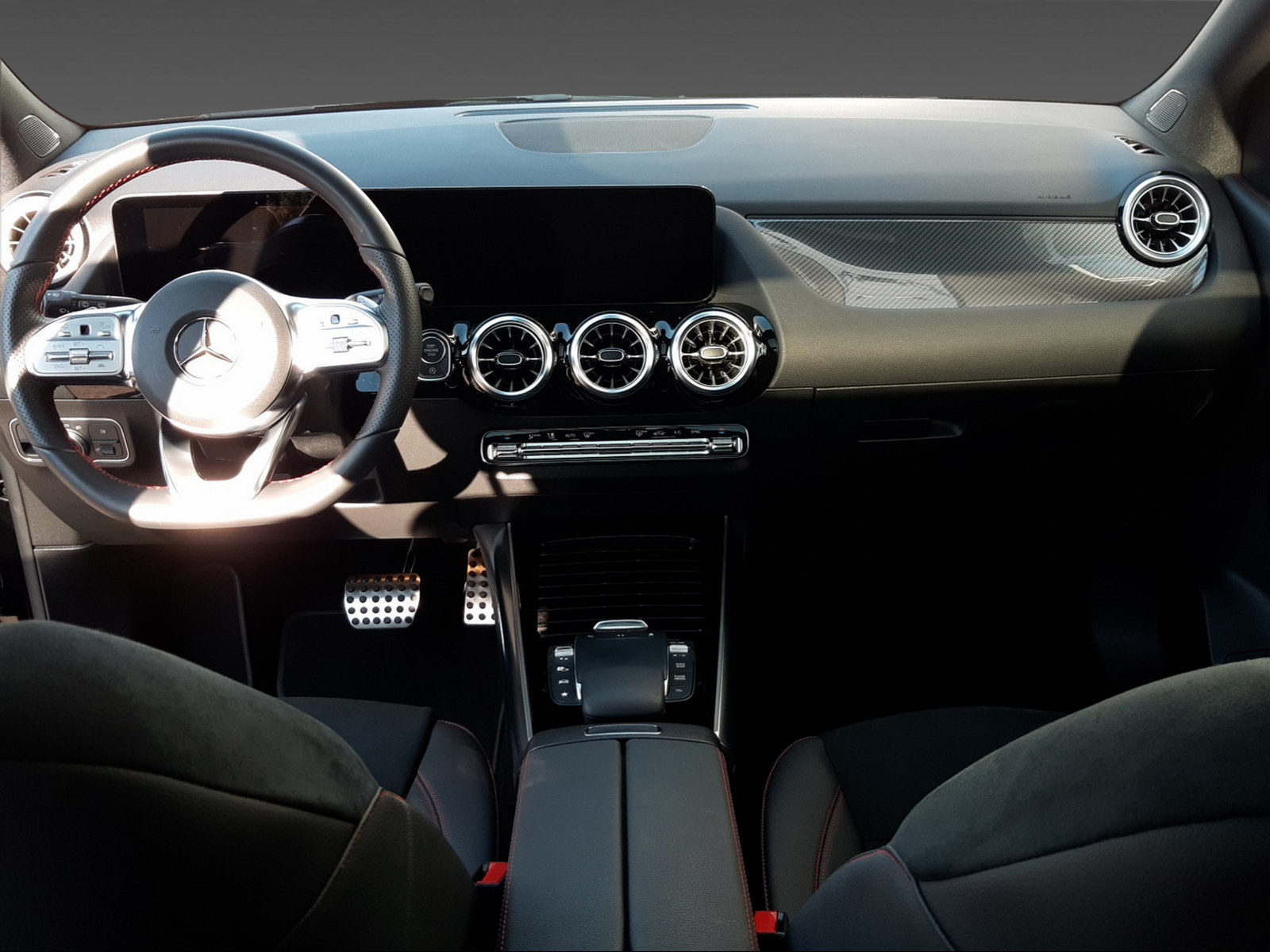 MERCEDES-BENZ B 250 4Matic AMG Line-image-8