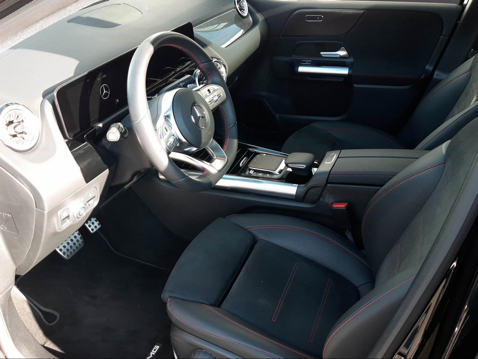 MERCEDES-BENZ B 250 4Matic AMG Line-image-6