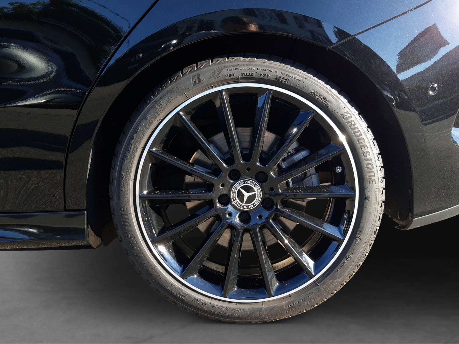 MERCEDES-BENZ B 250 4Matic AMG Line-image-5