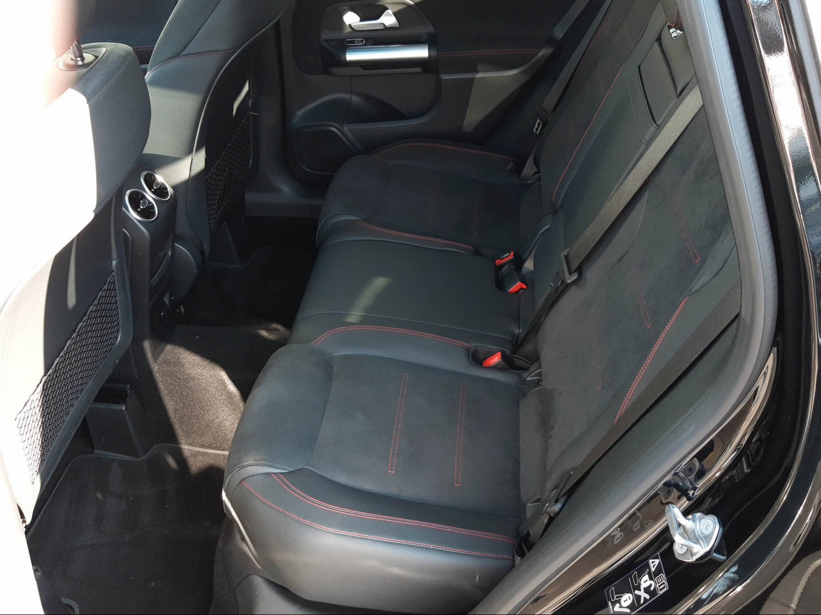 MERCEDES-BENZ B 250 4Matic AMG Line-image-10