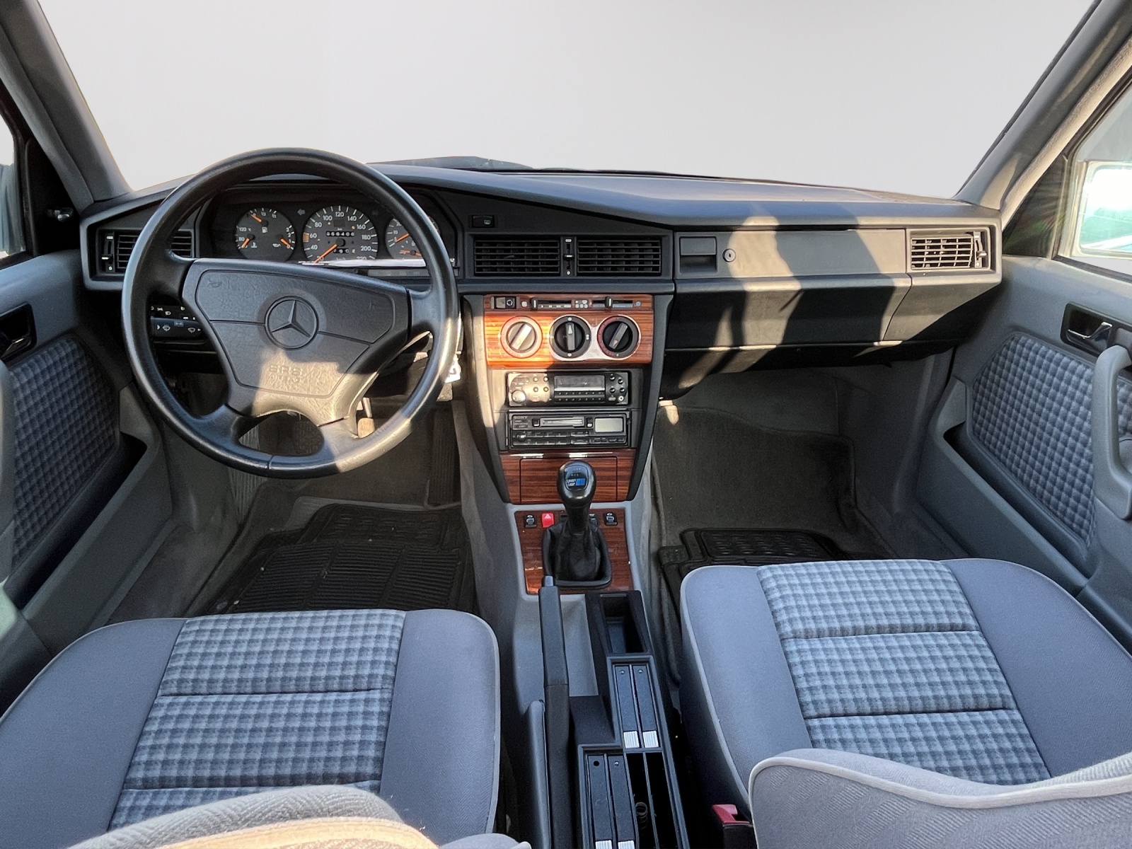 MERCEDES-BENZ 190 E 2.3-image-8