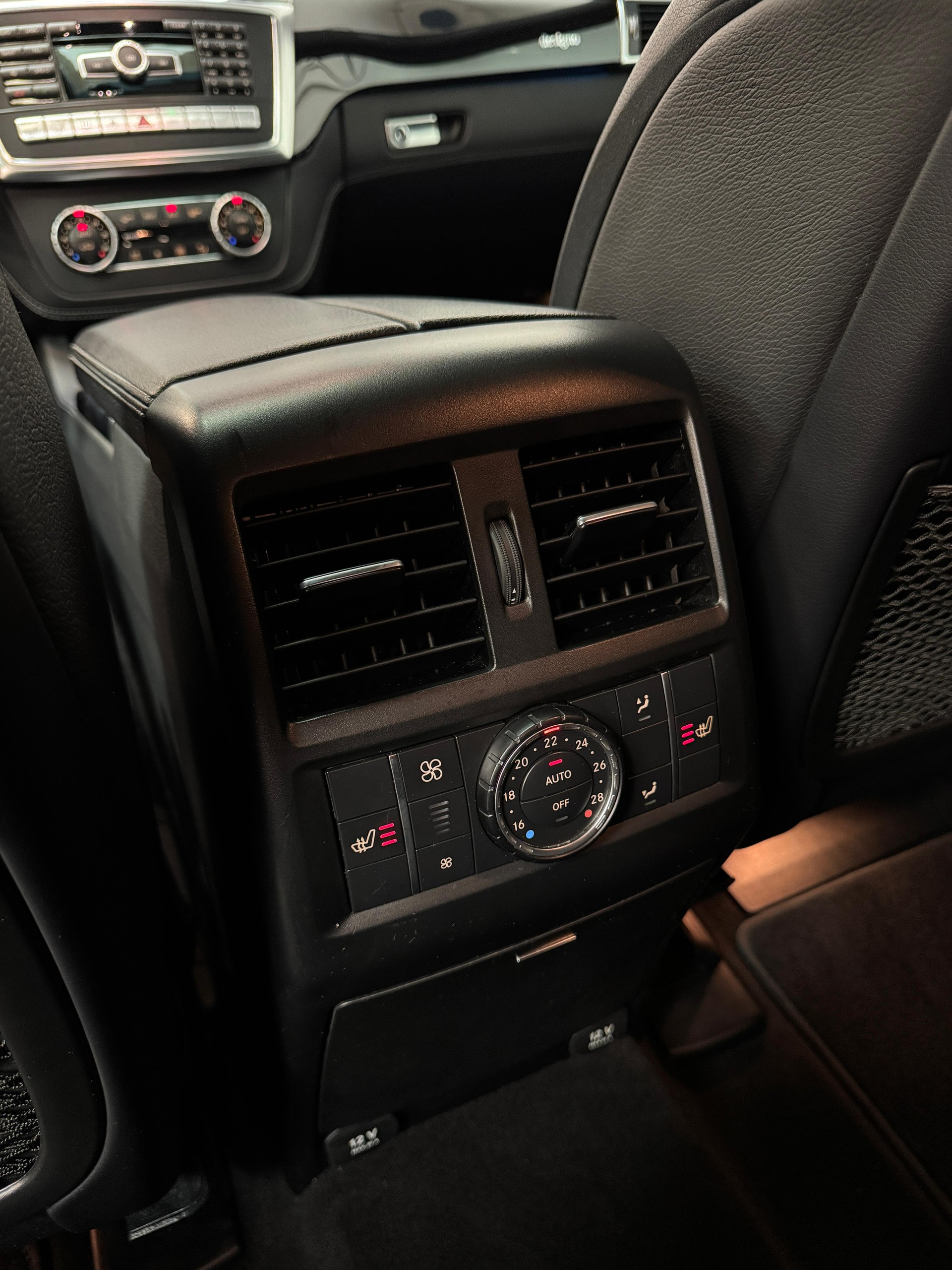 MERCEDES-BENZ ML 63 AMG Executive 4Matic Speedshift All Black Performance-image-15