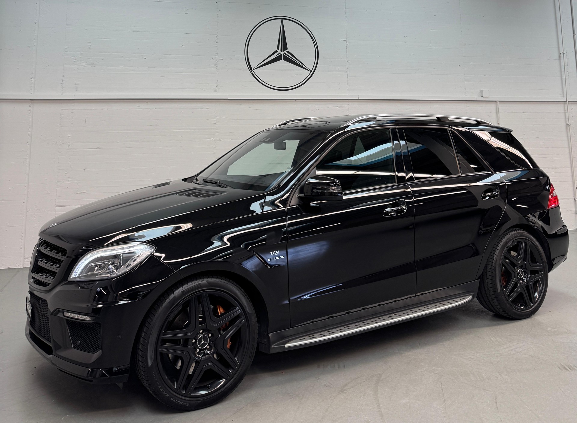 MERCEDES-BENZ ML 63 AMG Executive 4Matic Speedshift All Black Performance-image-1