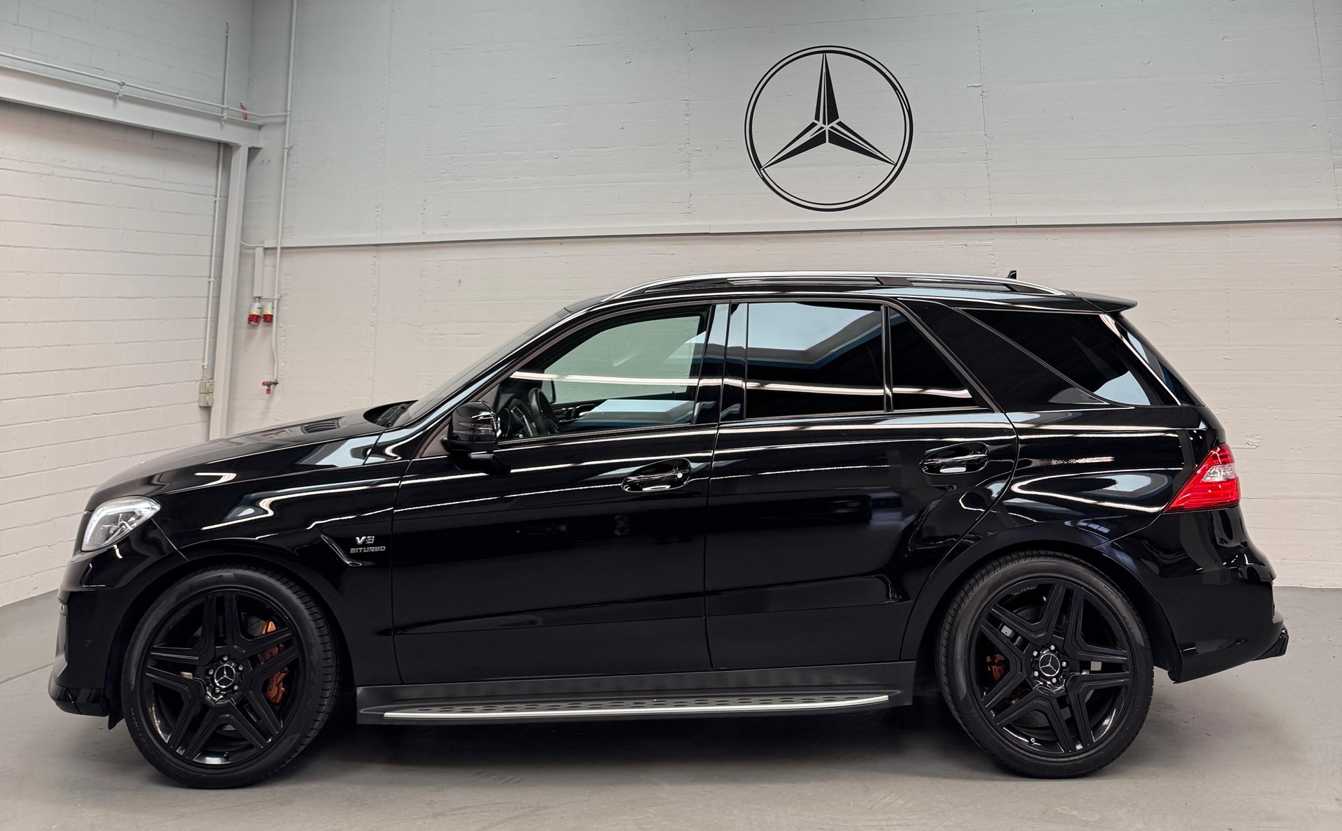 MERCEDES-BENZ ML 63 AMG Executive 4Matic Speedshift All Black Performance-image-3