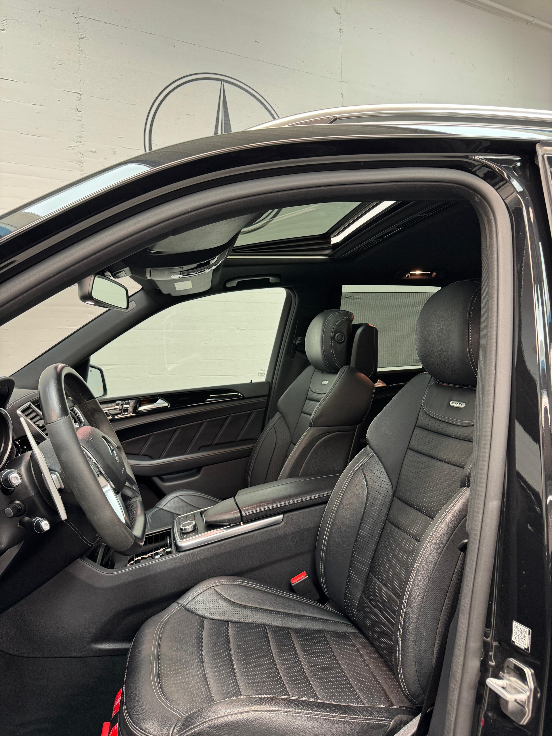 MERCEDES-BENZ ML 63 AMG Executive 4Matic Speedshift All Black Performance-image-12