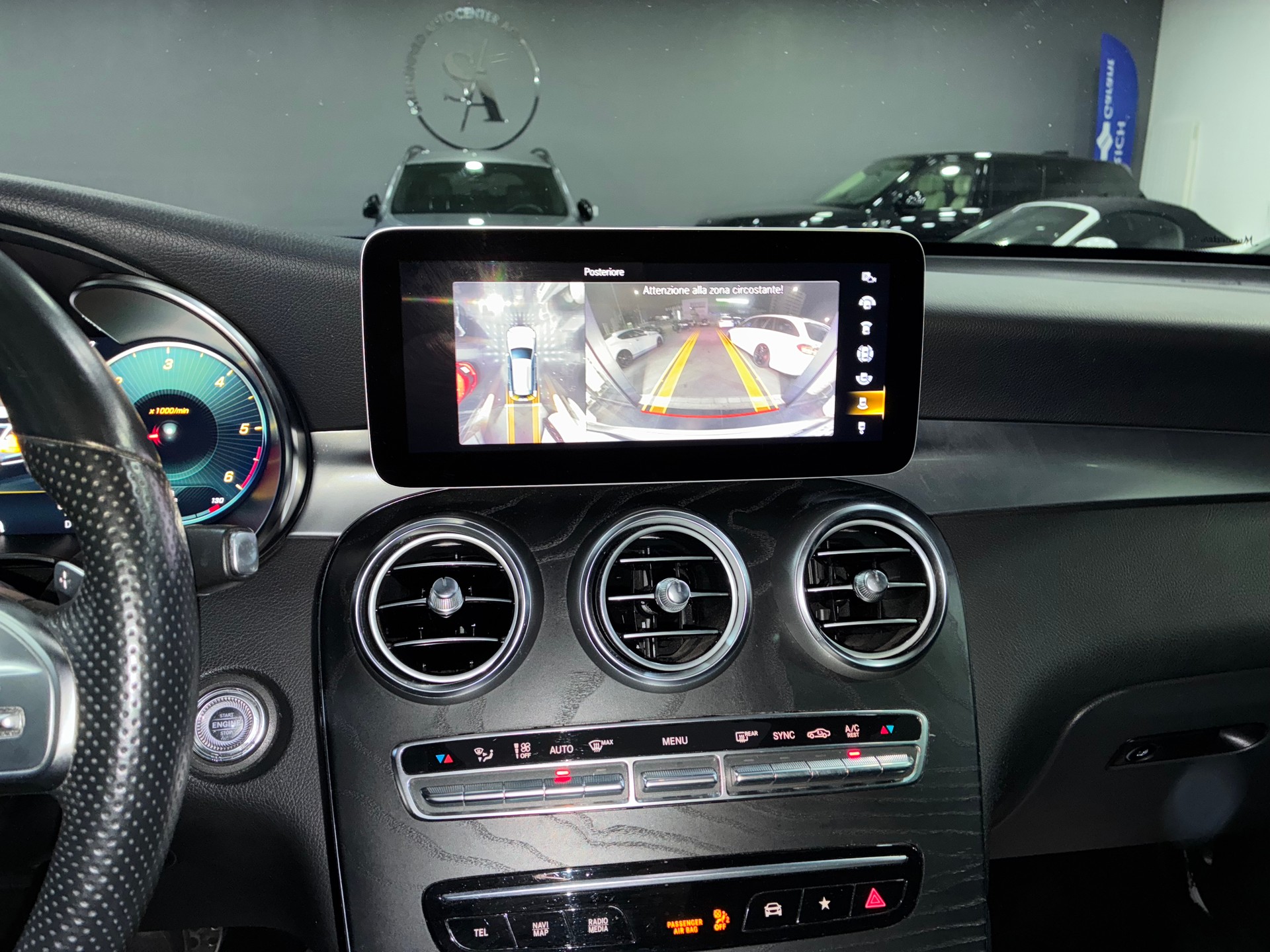 MERCEDES-BENZ GLC 220 d AMG Line 4Matic 9G-Tronic-image-12