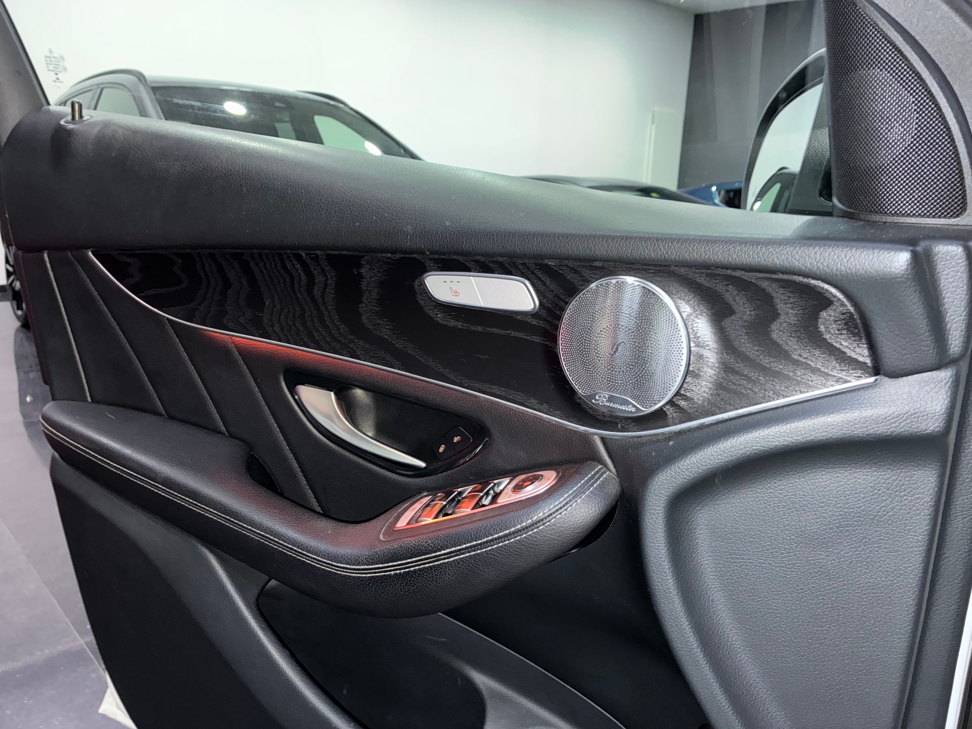 MERCEDES-BENZ GLC 220 d AMG Line 4Matic 9G-Tronic-image-11